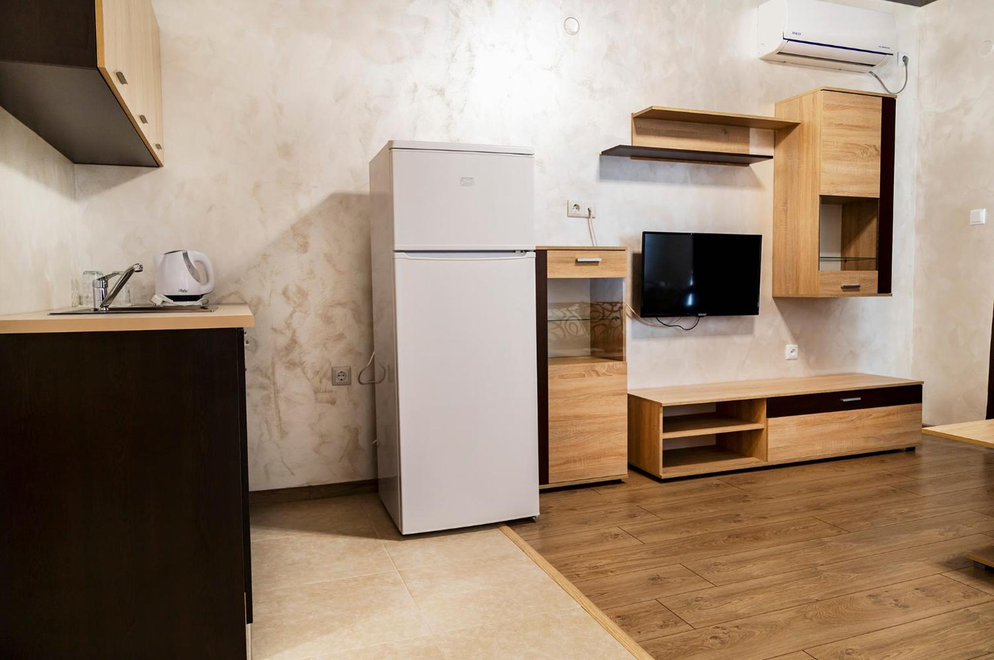 Apartment with Balcony - Photo 4