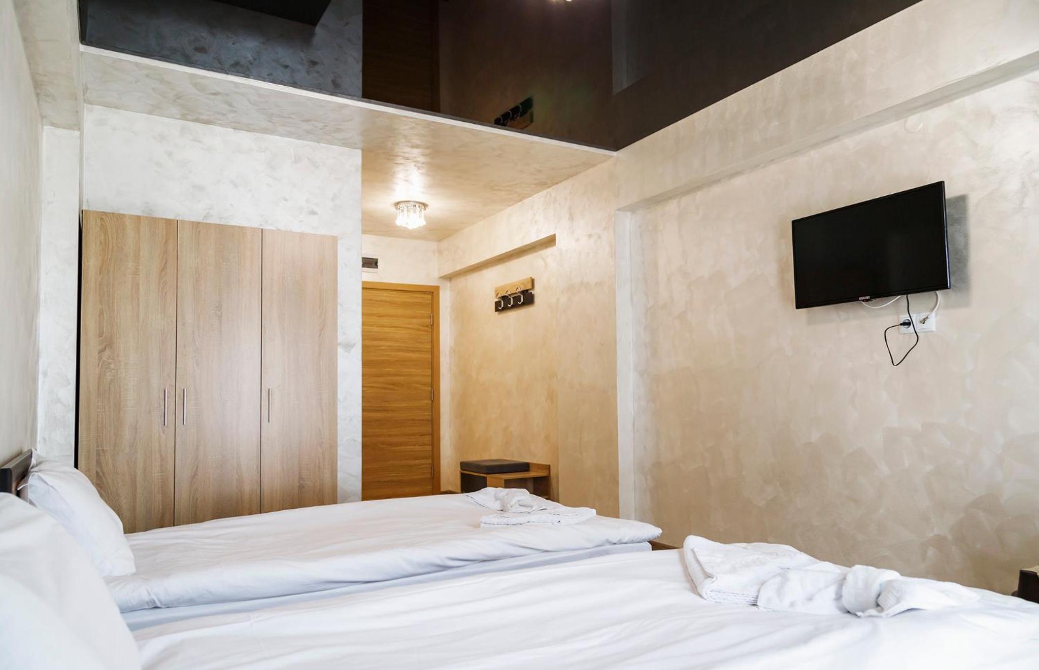 Twin Room with Balcony - Photo 1