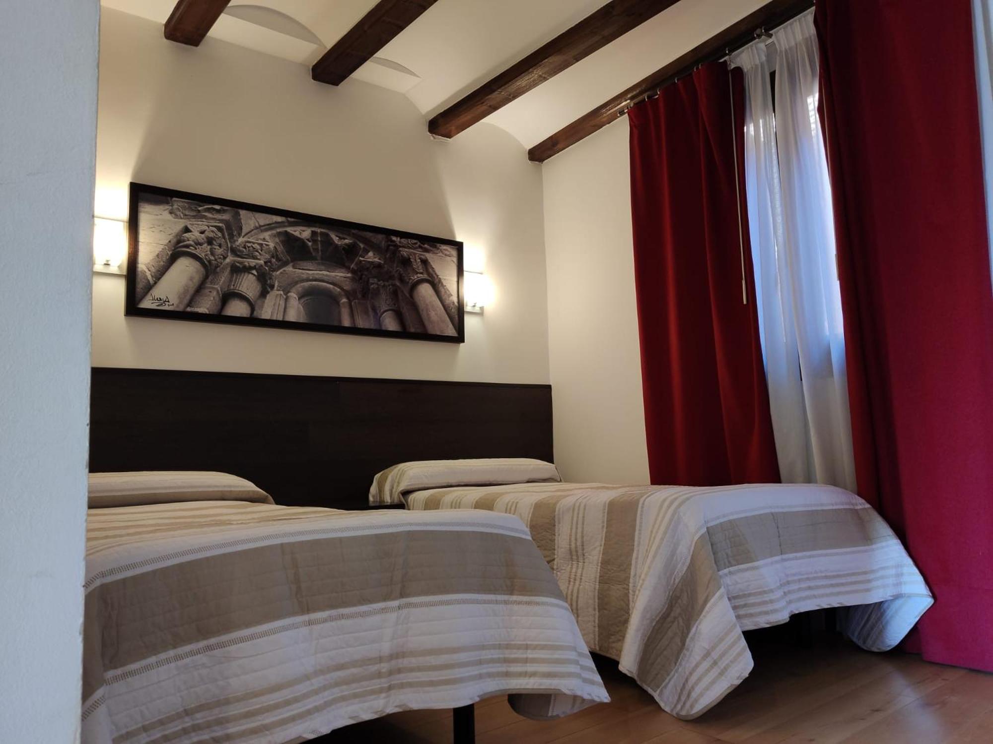 Quadruple Room - Photo 15