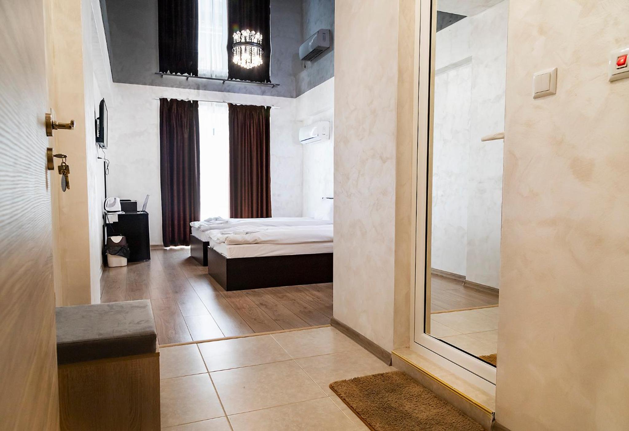 Twin Room with Balcony - Photo 5