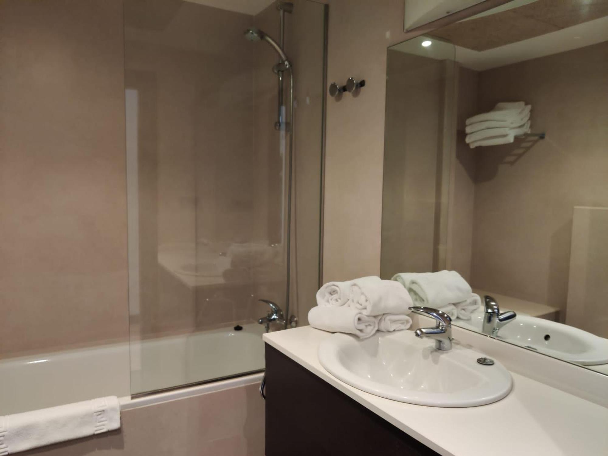 Quadruple Room - Photo 16