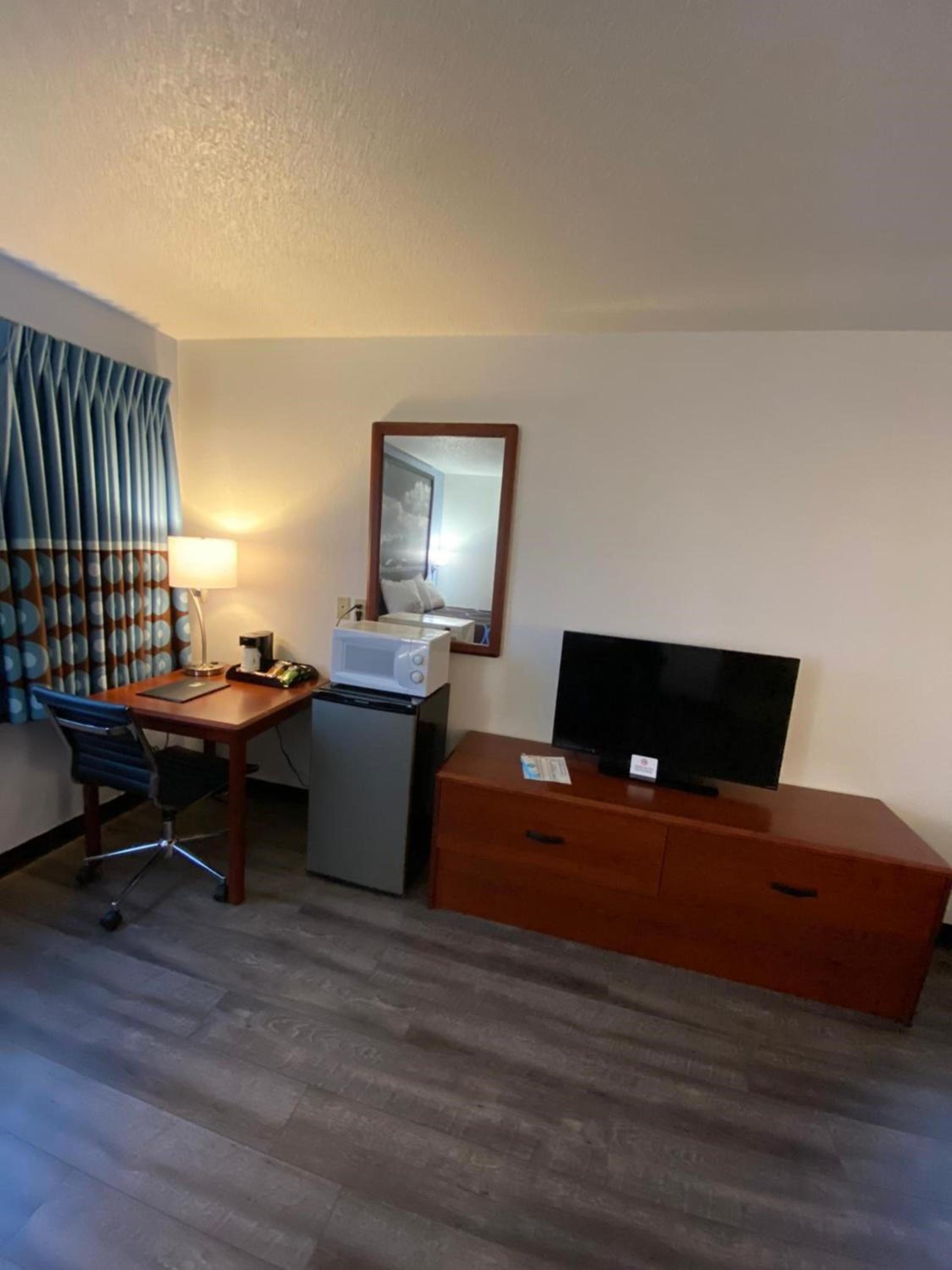 Deluxe King Studio Suite - Non-Smoking - Photo 2