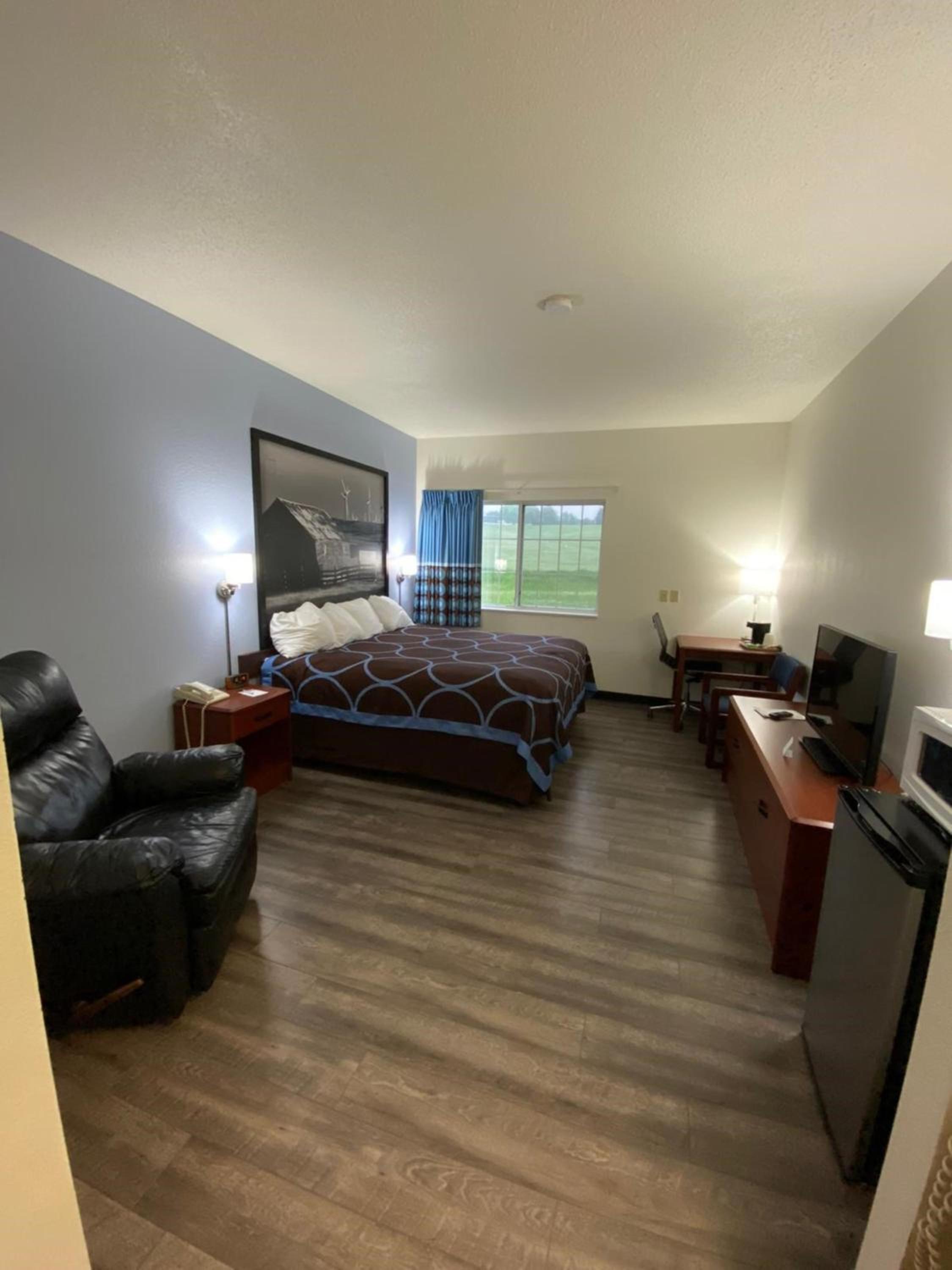 King Room - Non-Smoking - Photo 1