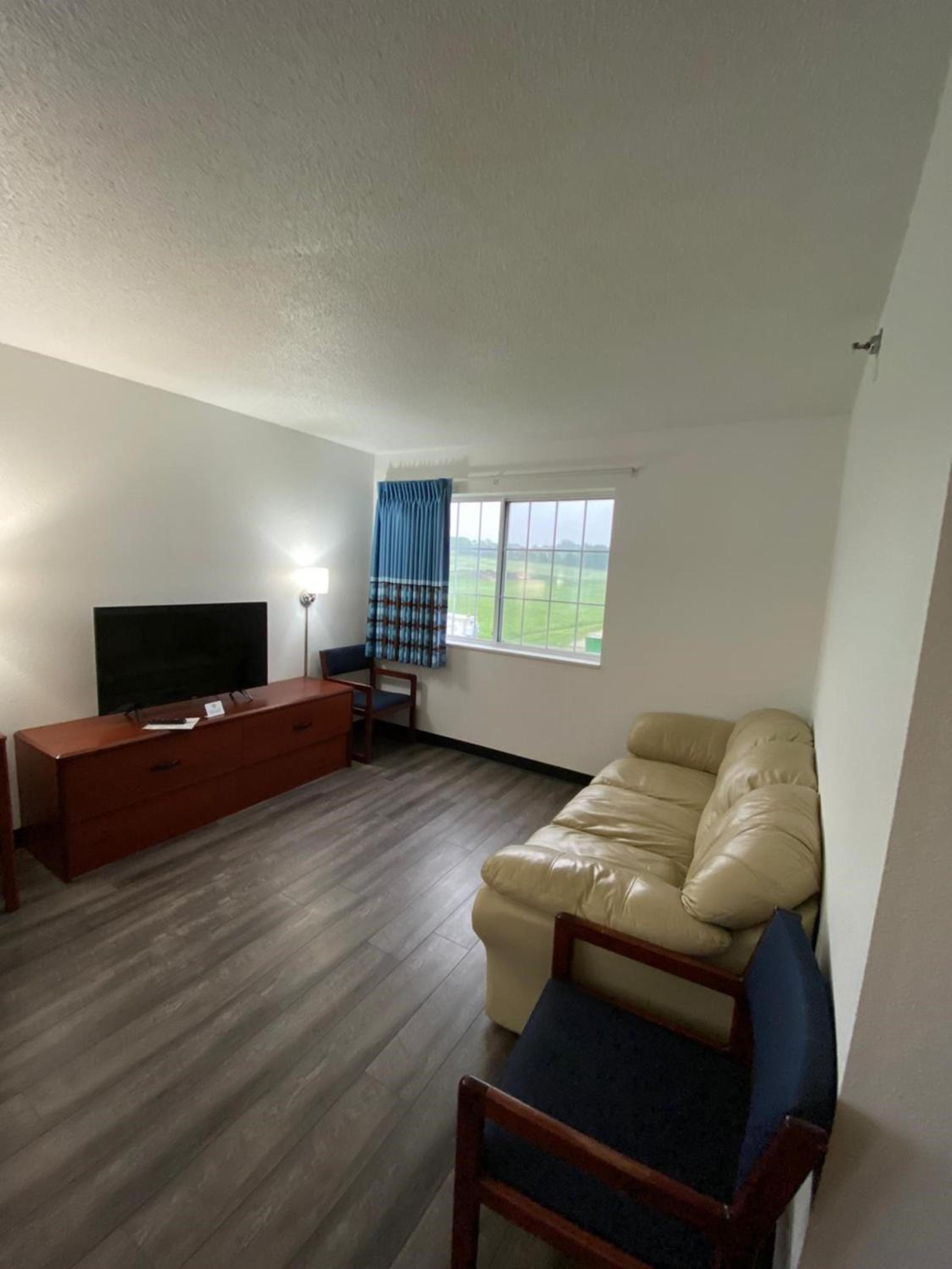 King Studio Suite - Non-Smoking - Photo 4