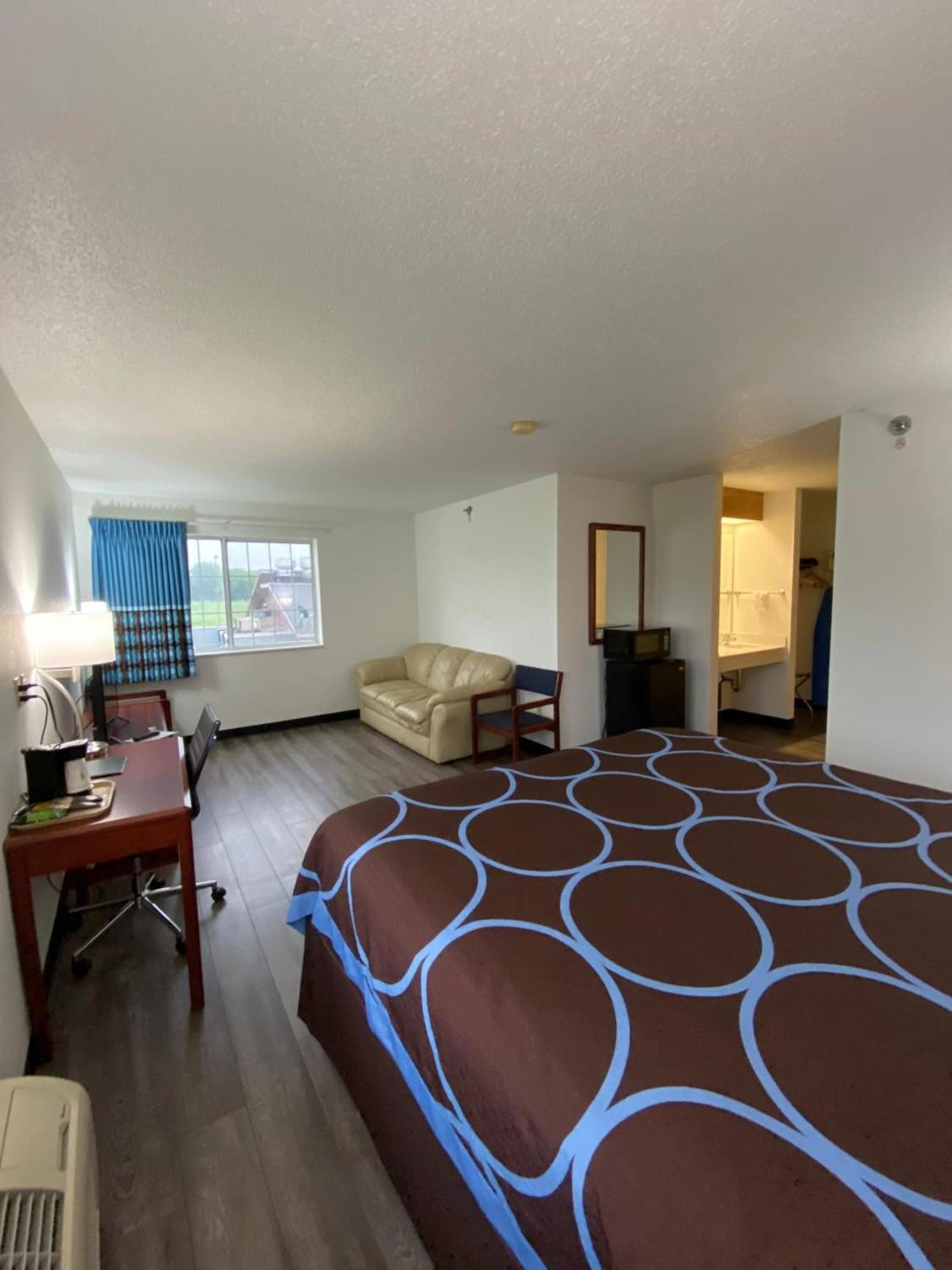King Studio Suite - Non-Smoking - Photo 5