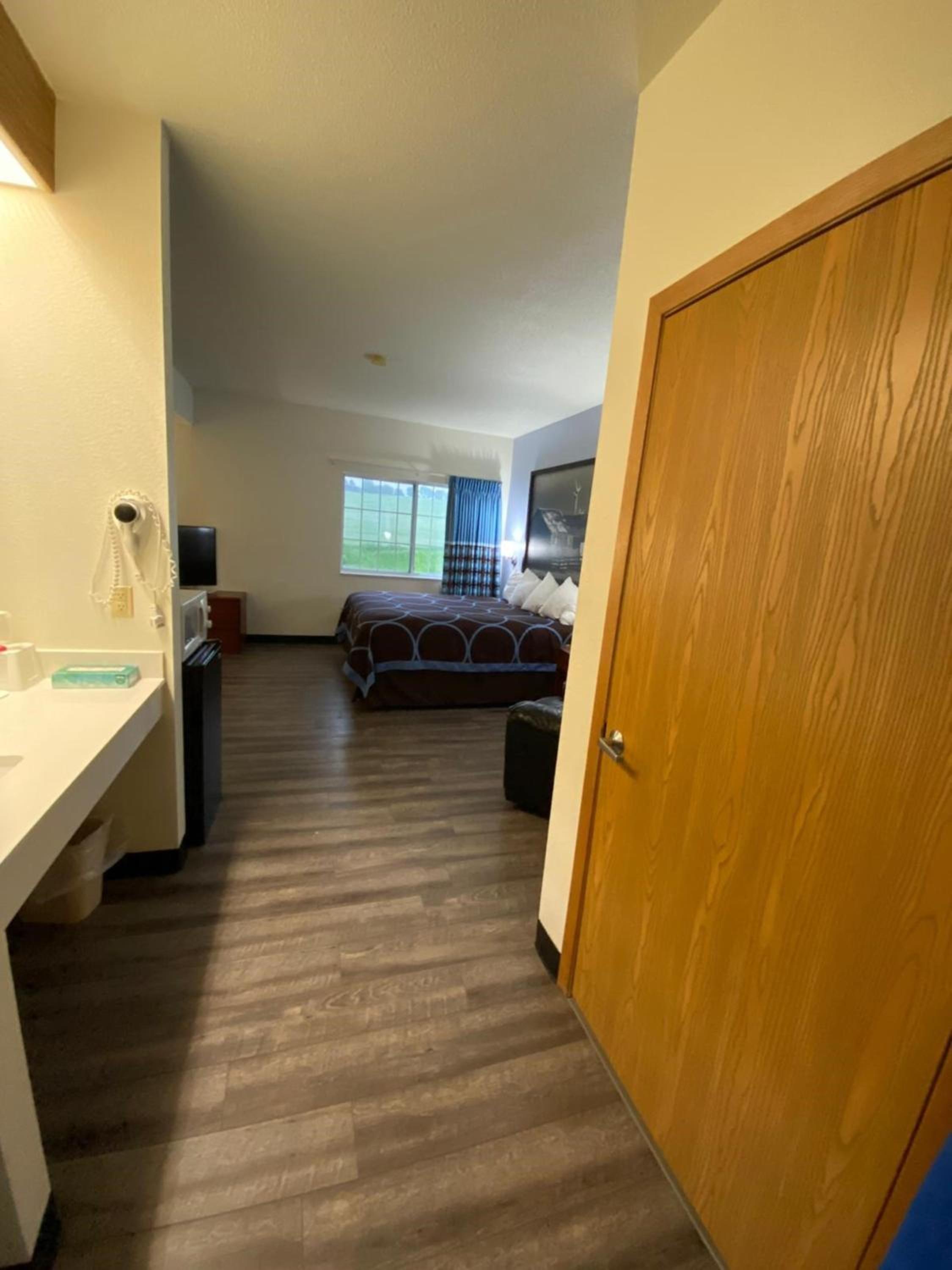 Queen Room - Non-Smoking - Photo 2