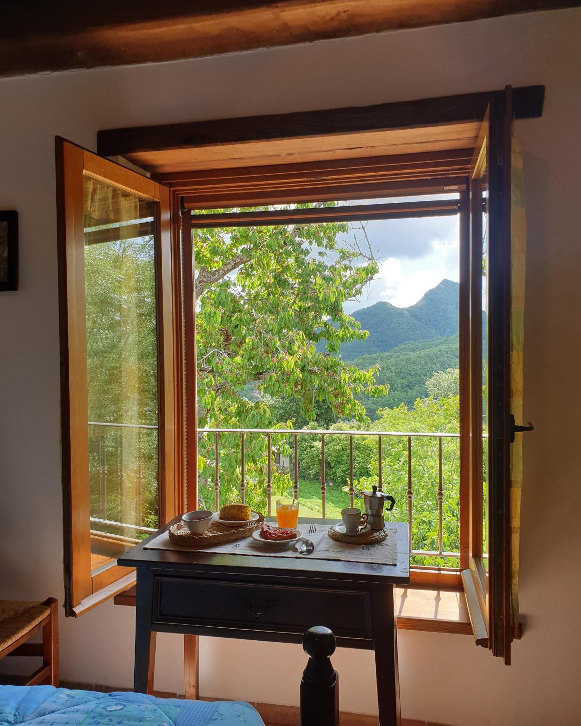 Apartment with Mountain View - Photo 2