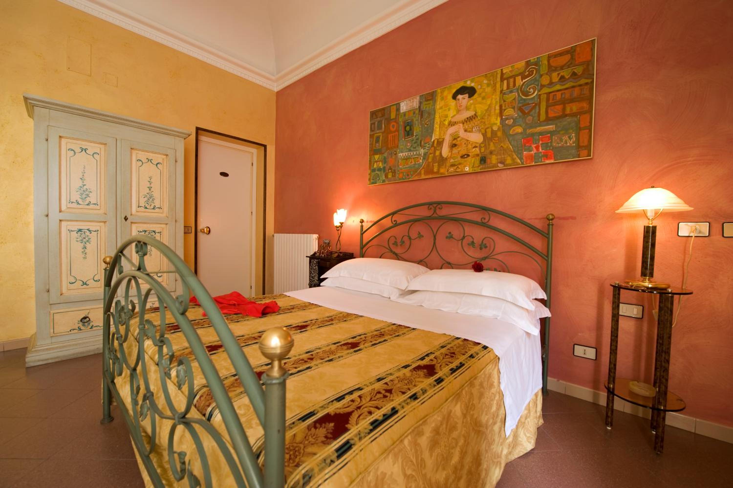Double or Twin Room - Photo 5