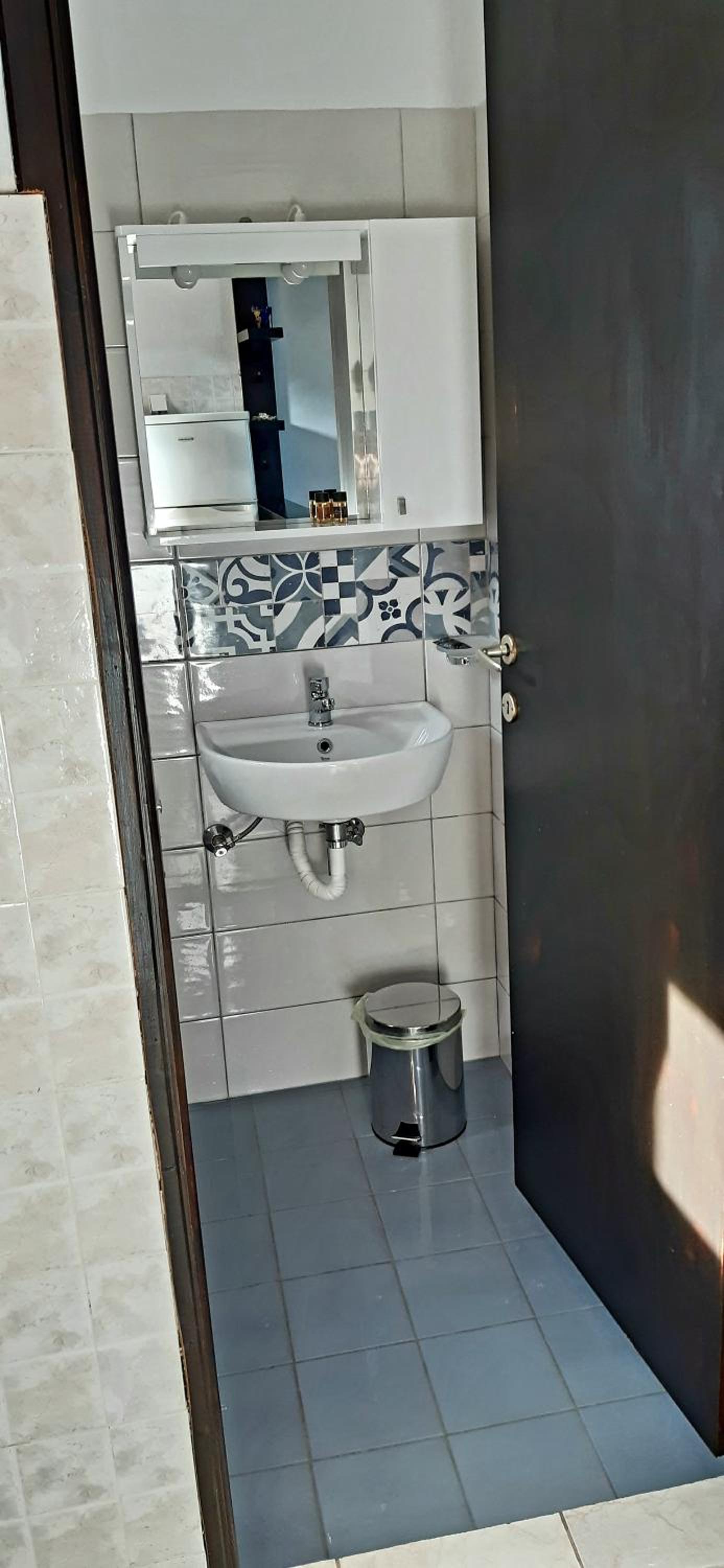 Basic Triple Room photo 3