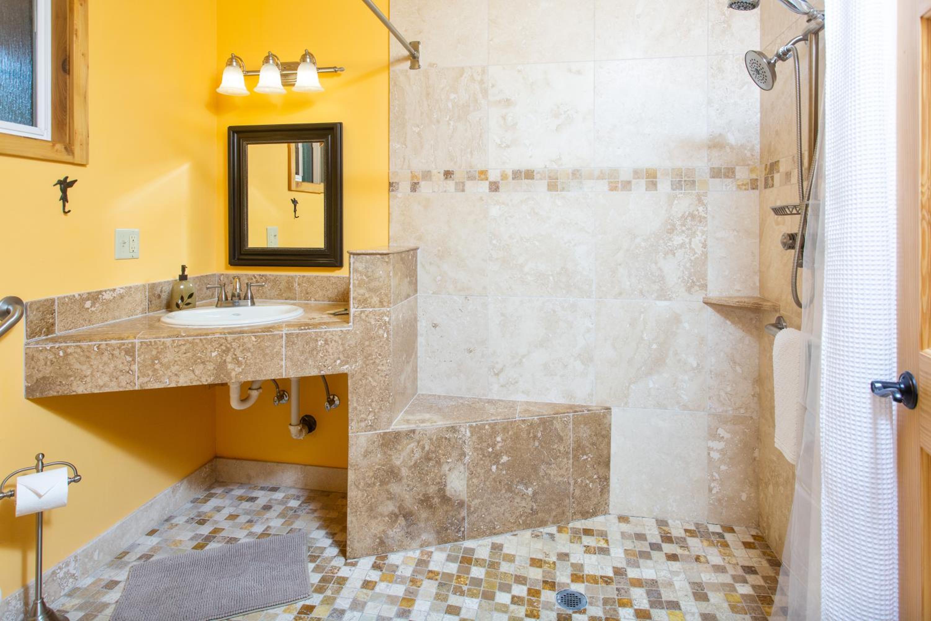 Queen Room with Balcony photo 3