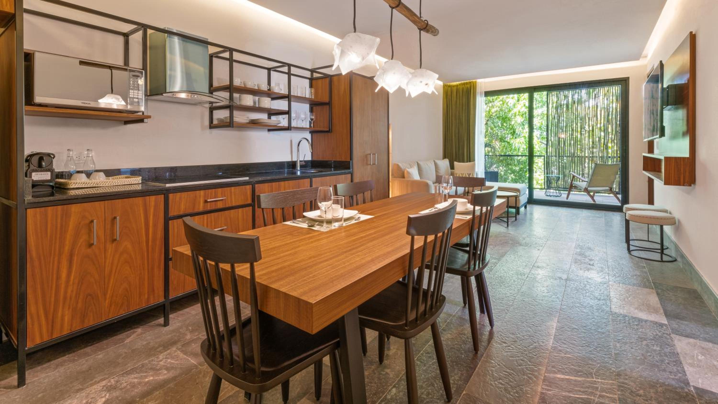 Master Premium Suite With Kitchenette - Photo 3
