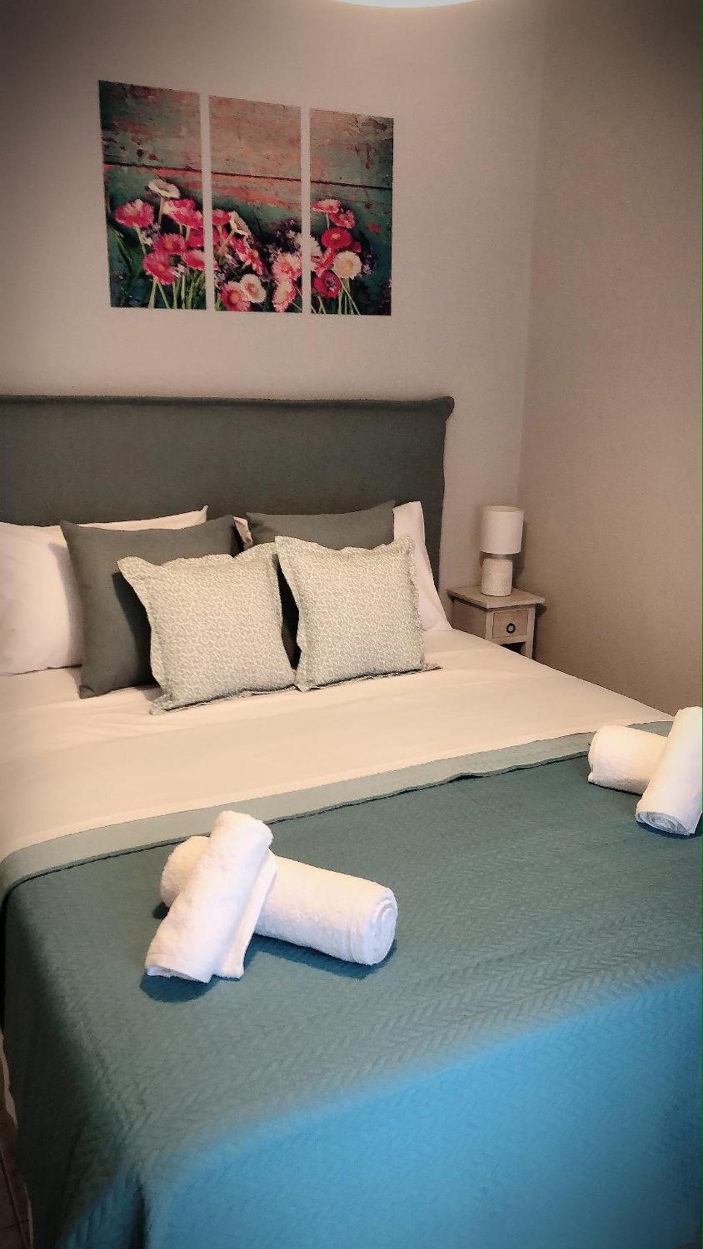 Two-Bedroom House - Photo 1