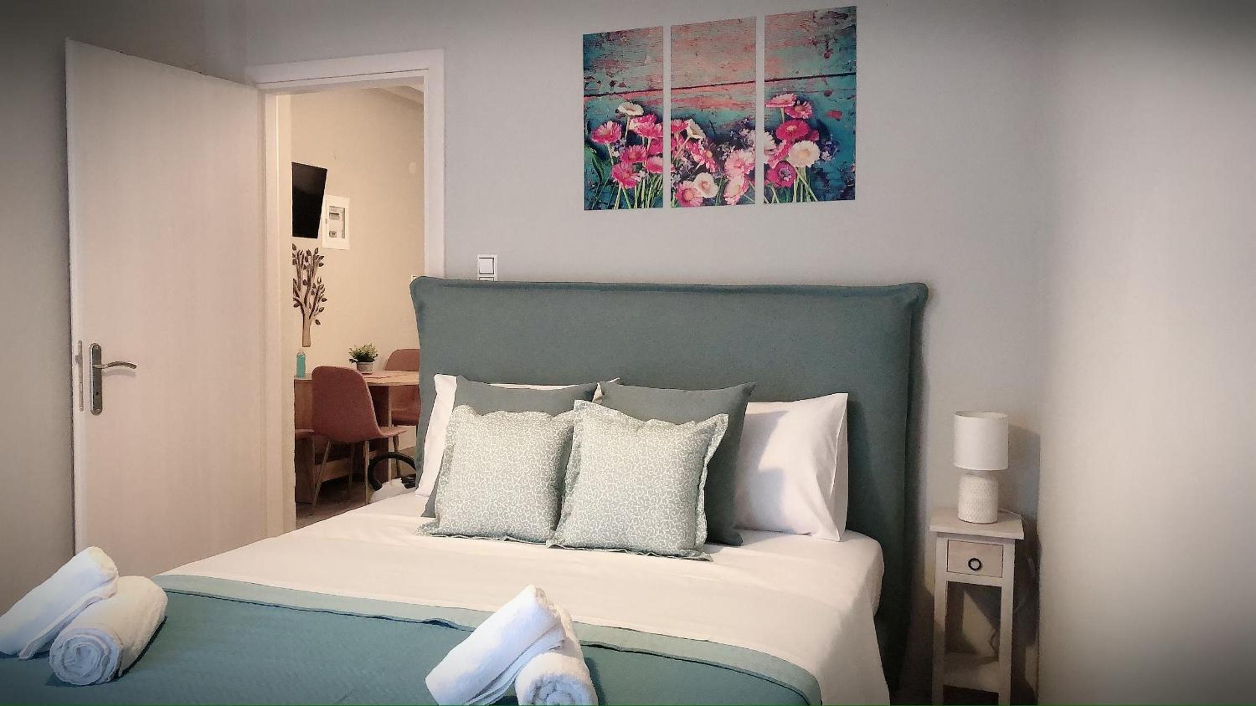 Two-Bedroom House - Photo 35