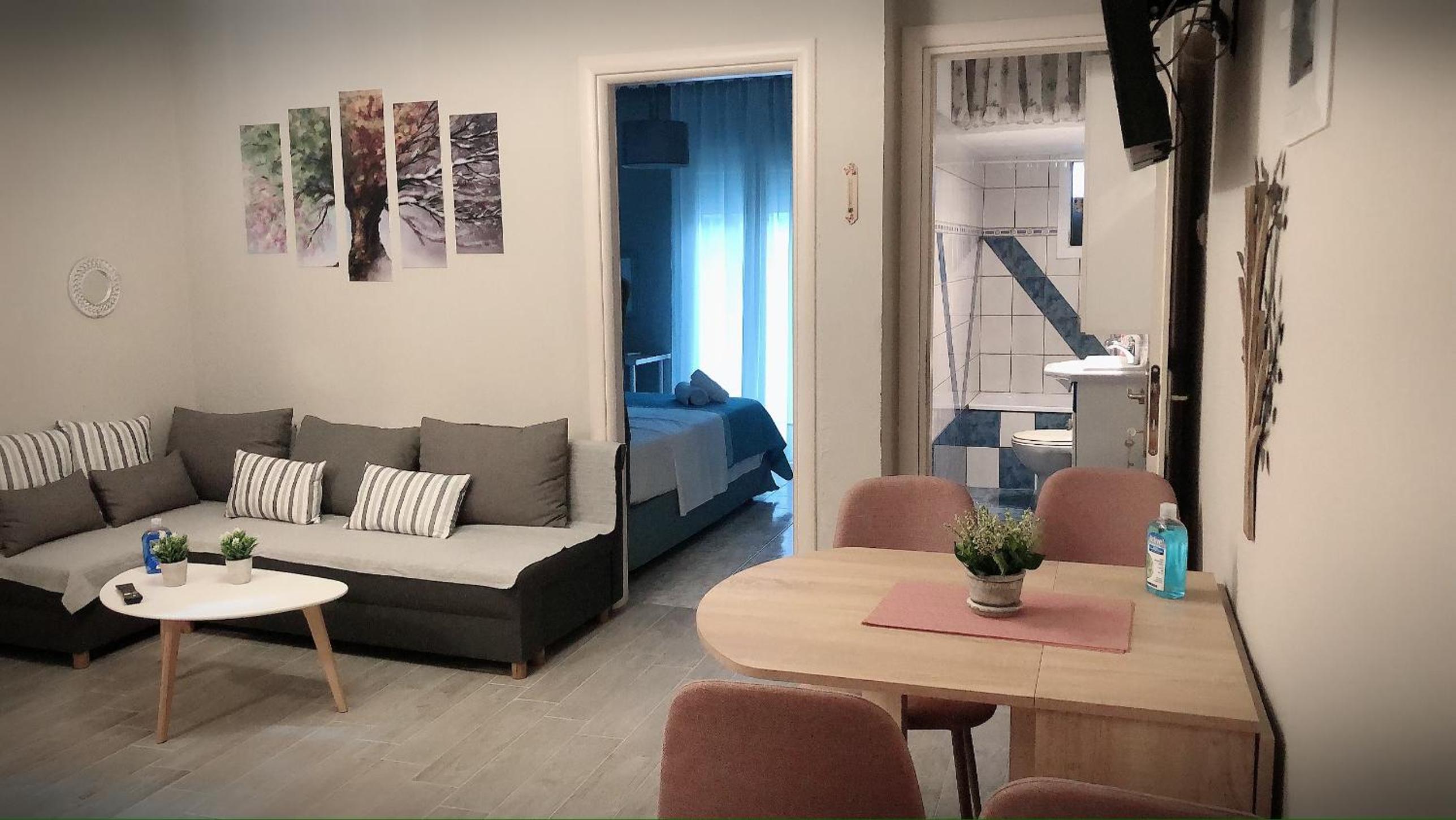 Two-Bedroom House - Photo 44