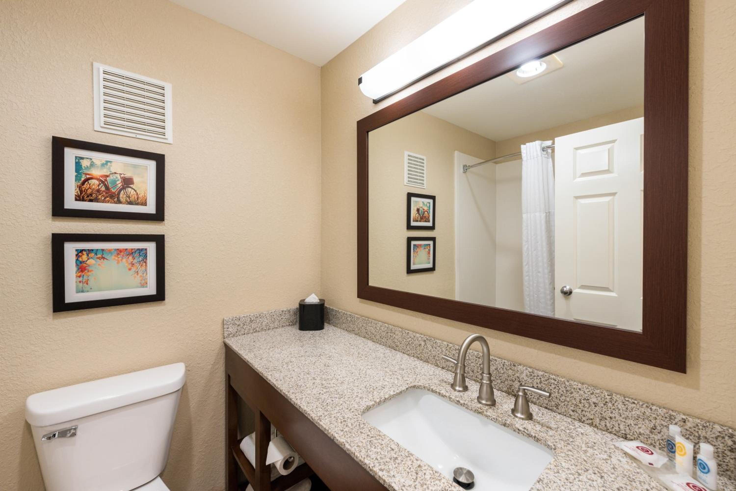 King Room - Non-Smoking - Photo 2