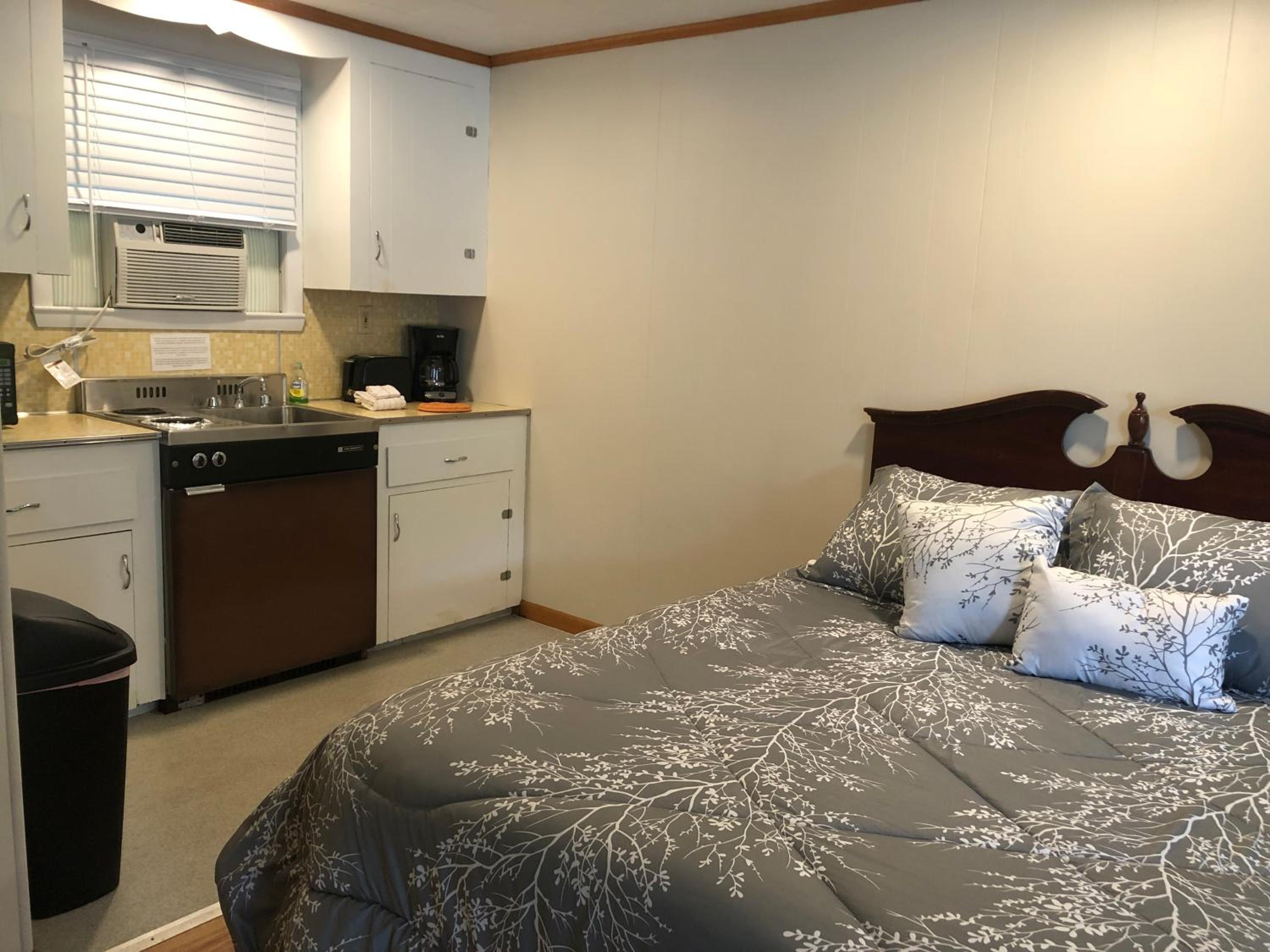 Room 2 - Double Room with Kitchenette  - Photo 2