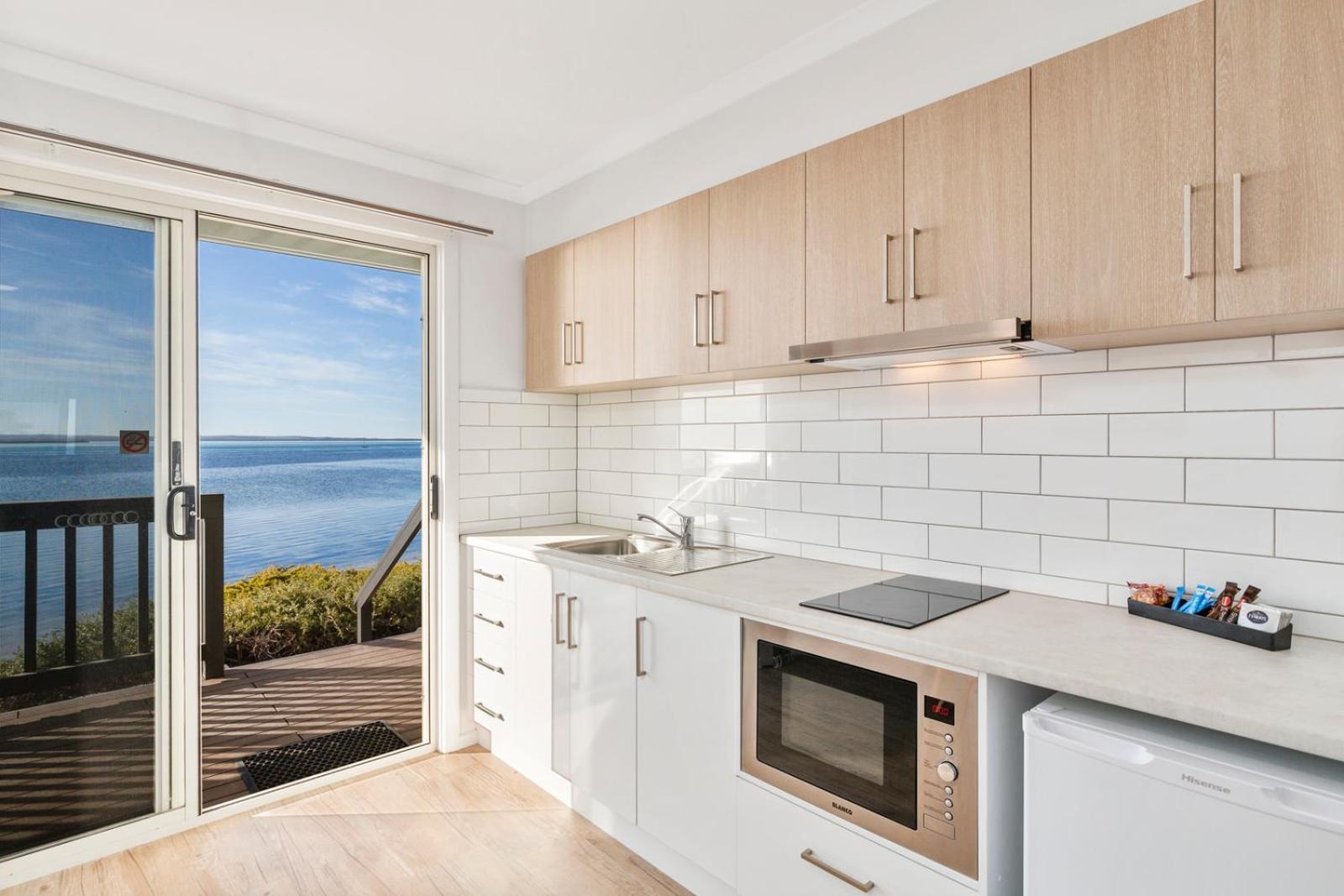 Studio with Sea View - Photo 7
