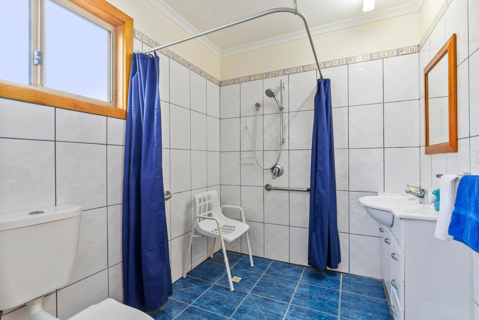 Two-Bedroom Villa- Gar photo 2