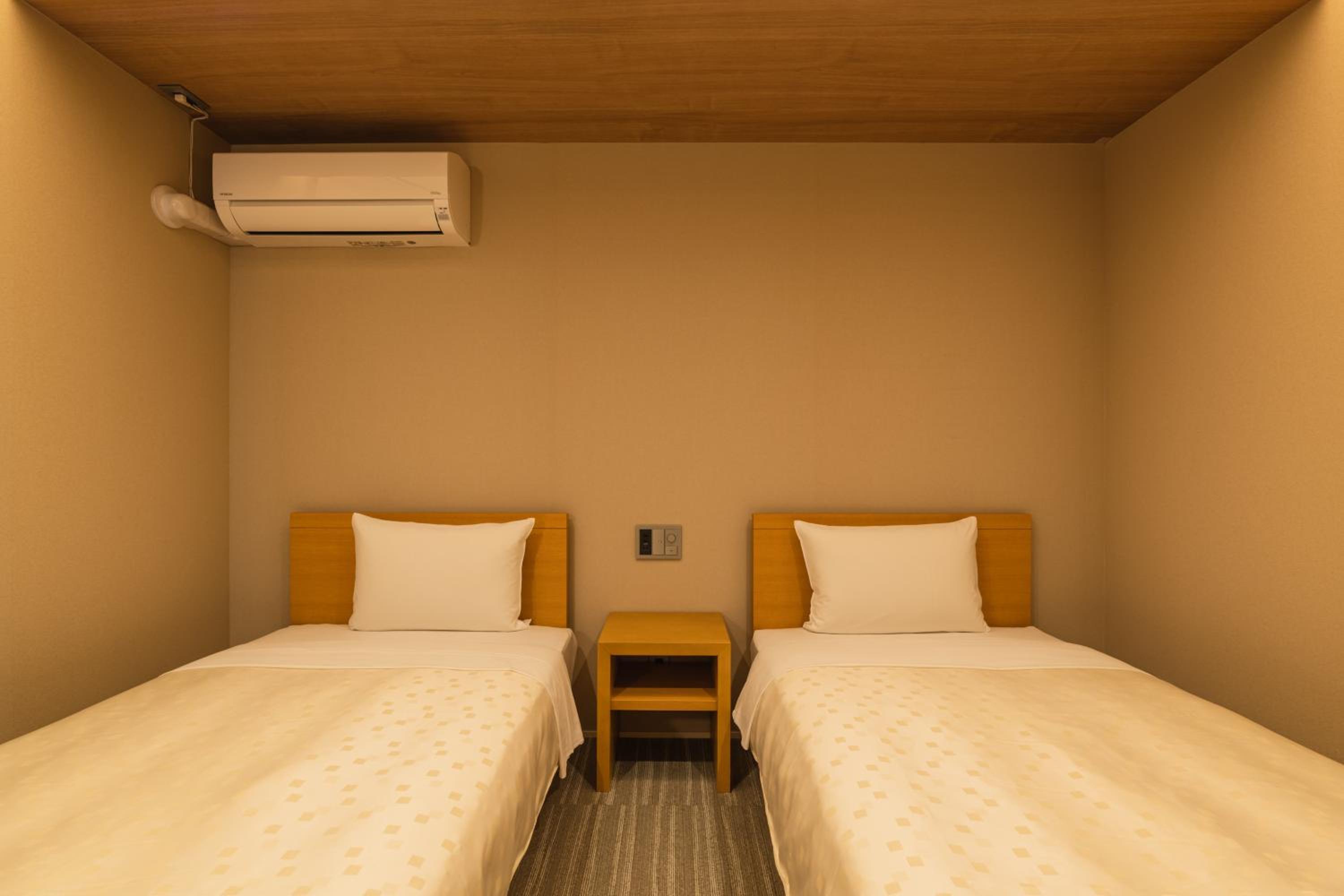 Standard Twin Room - Photo 13
