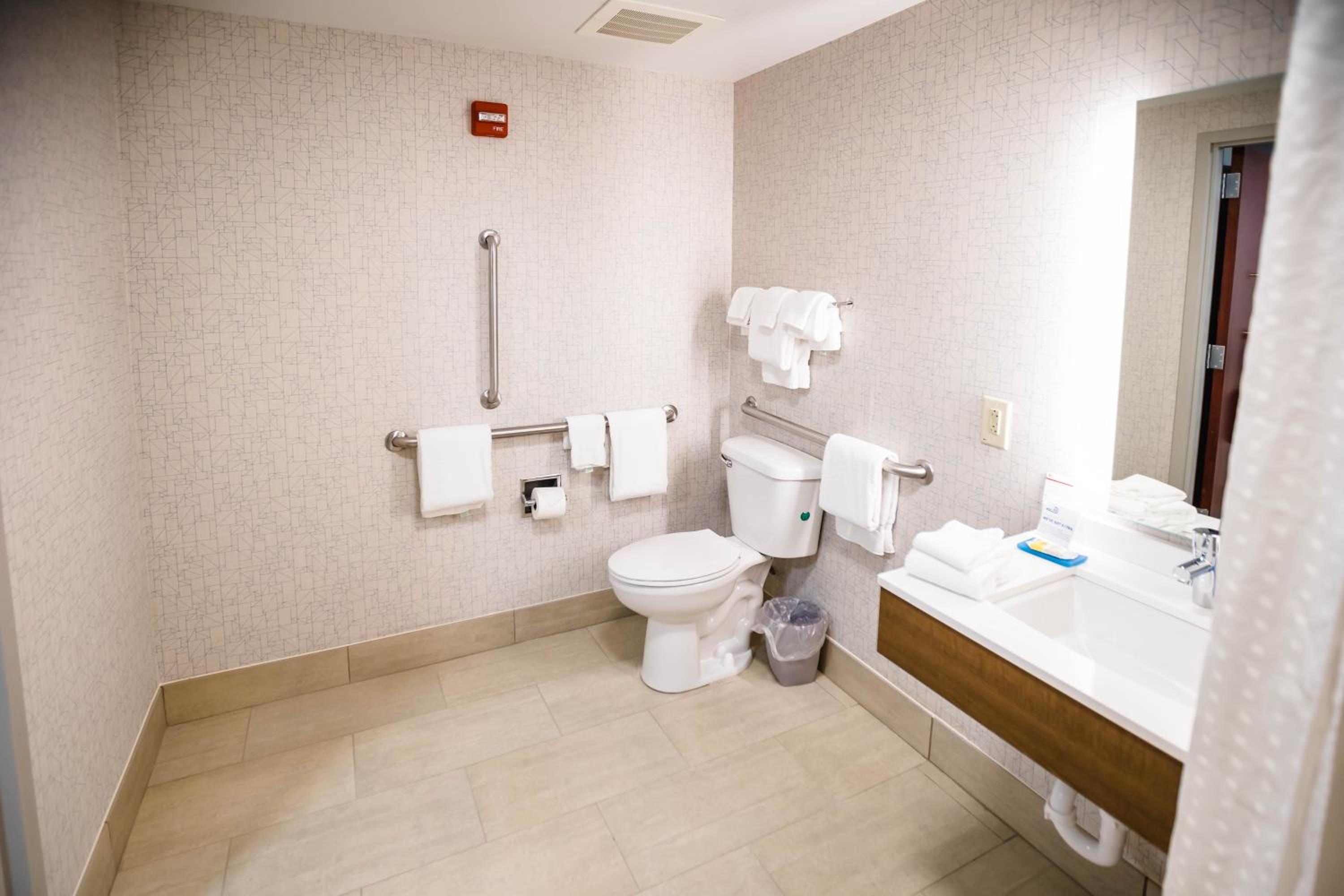 King Room - Mobility Access/Hearing Accessible - Photo 8
