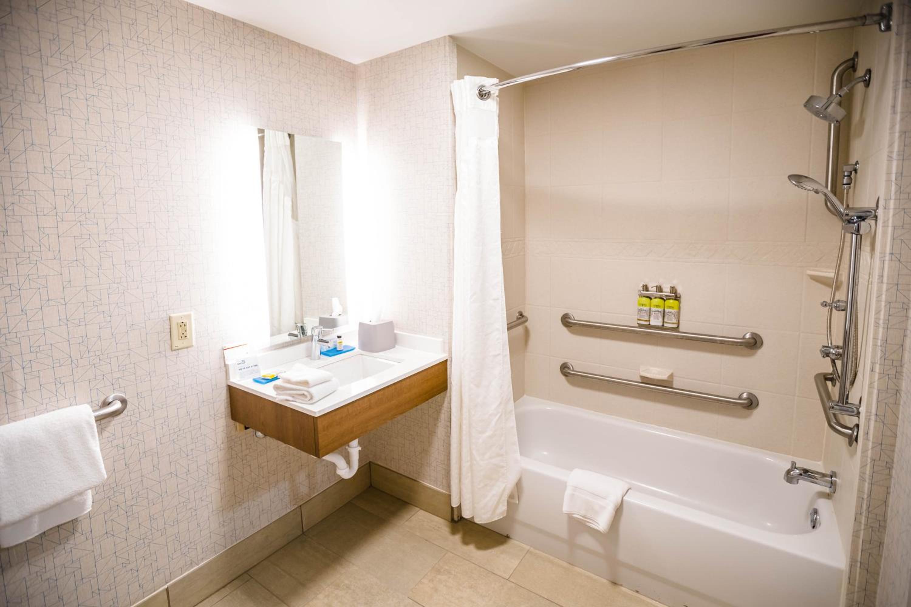King Room - Mobility Access/Hearing Accessible - Photo 7