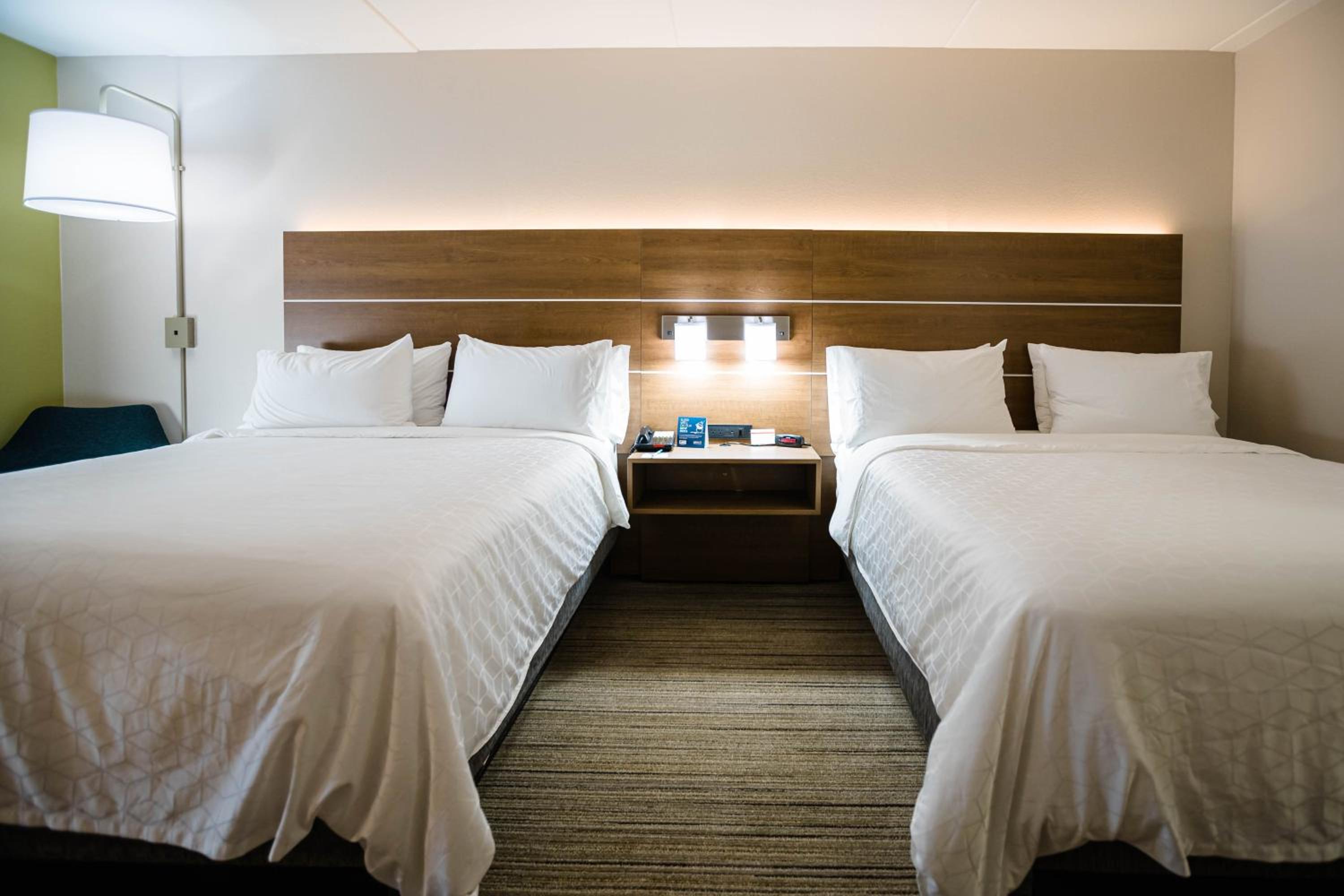 Standard Room with Two Queen Beds - Photo 1