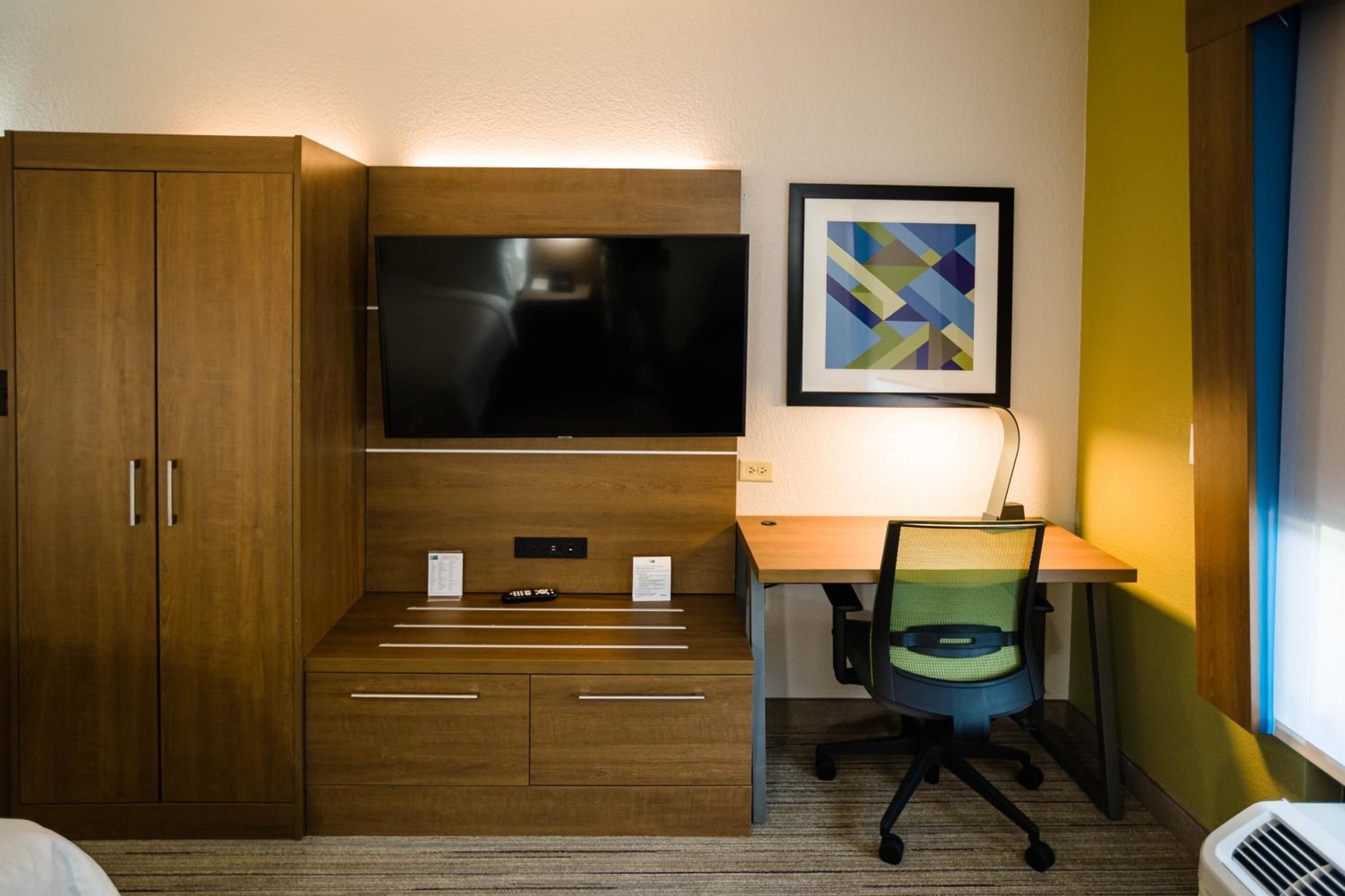 King Room - Mobility Access/Hearing Accessible - Photo 10