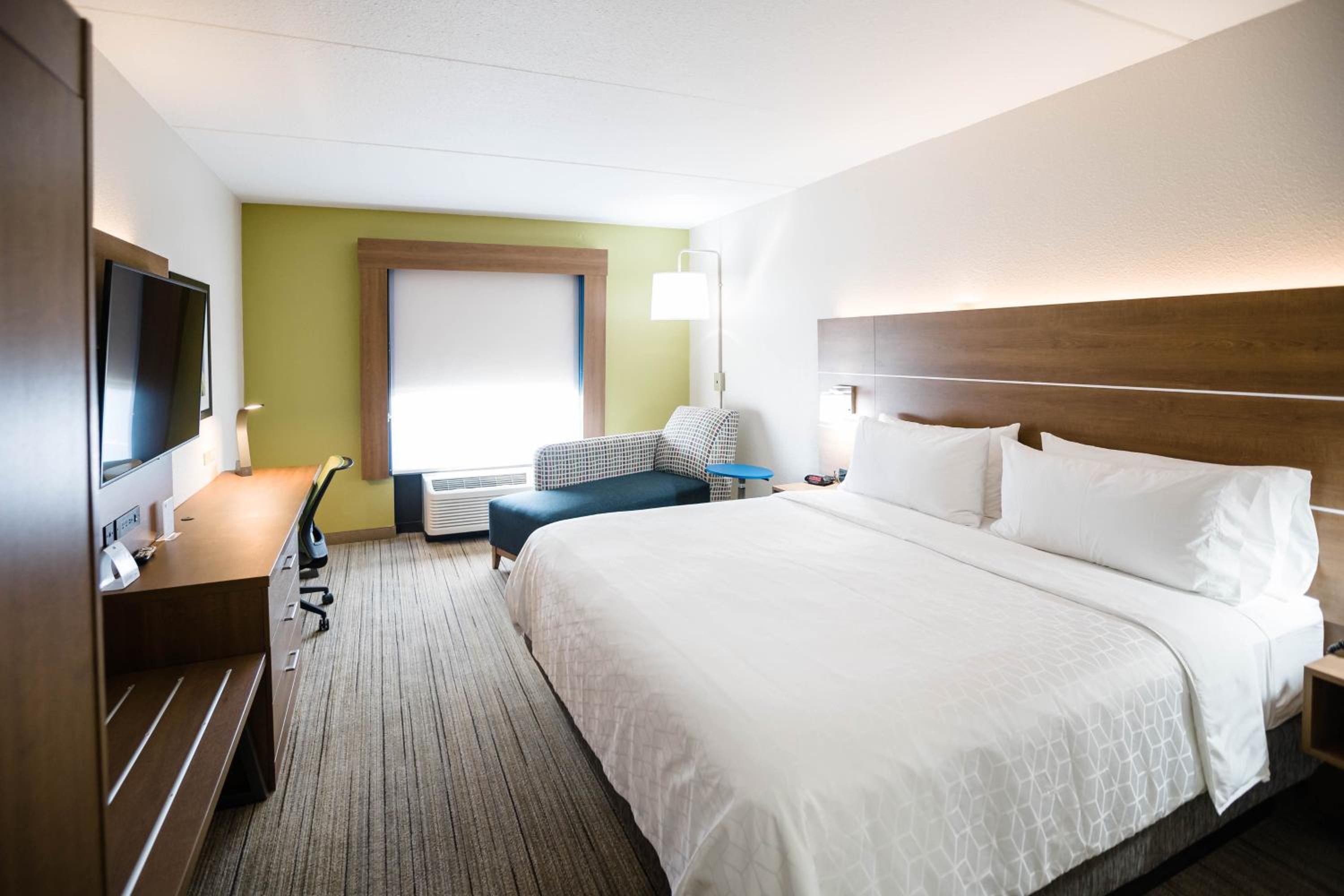 Standard King Room - Photo 5
