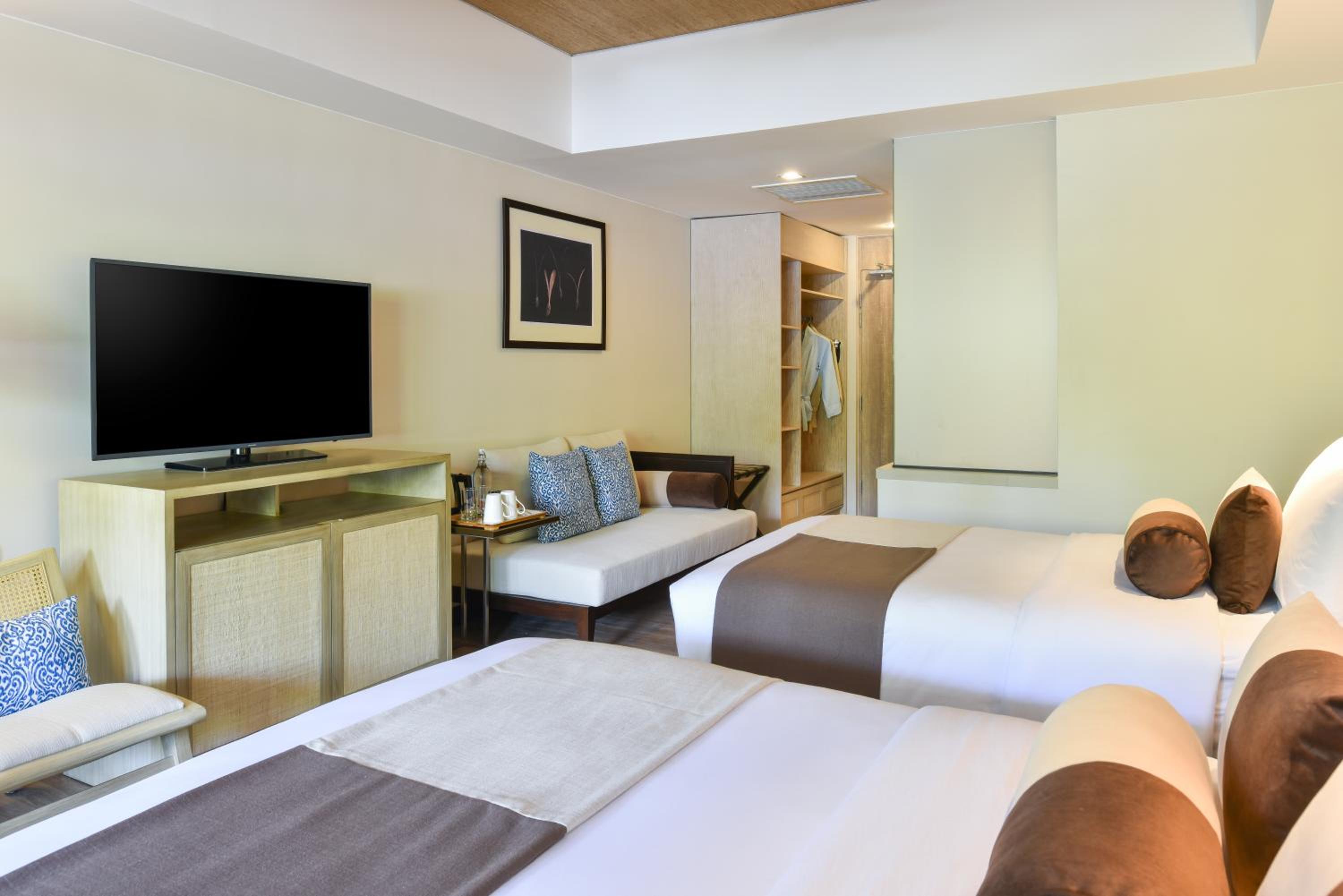 1 Queen Bed and 1 Single Bed, Standard Room with Garden View
