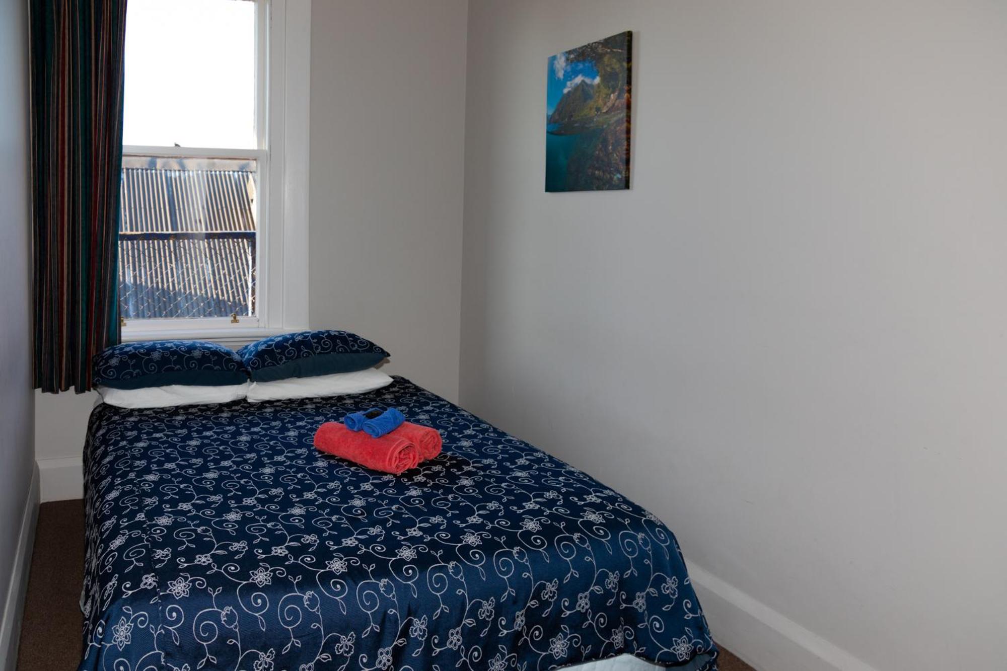 Queen Room photo 1