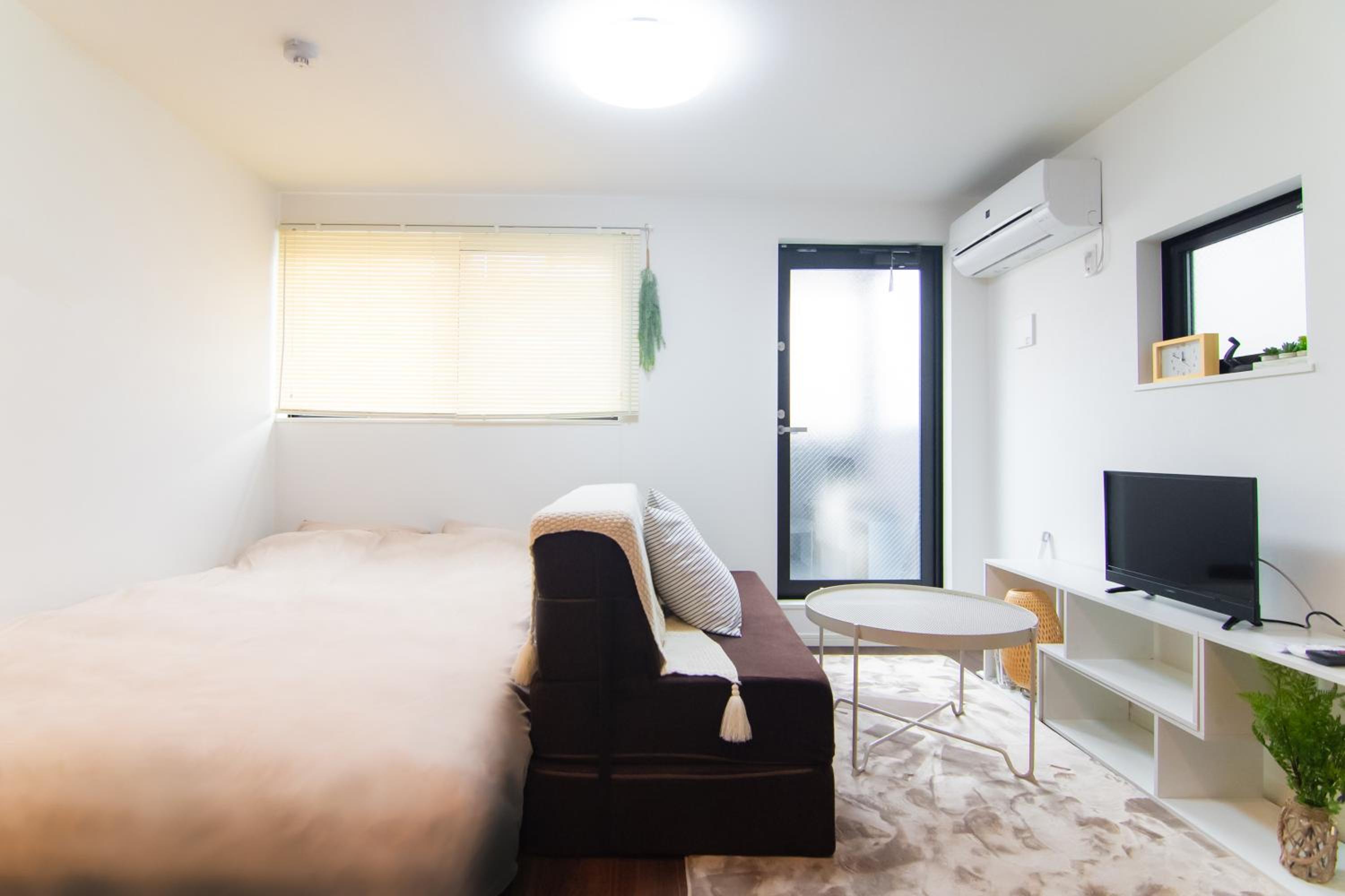 One-Bedroom Apartment photo 1
