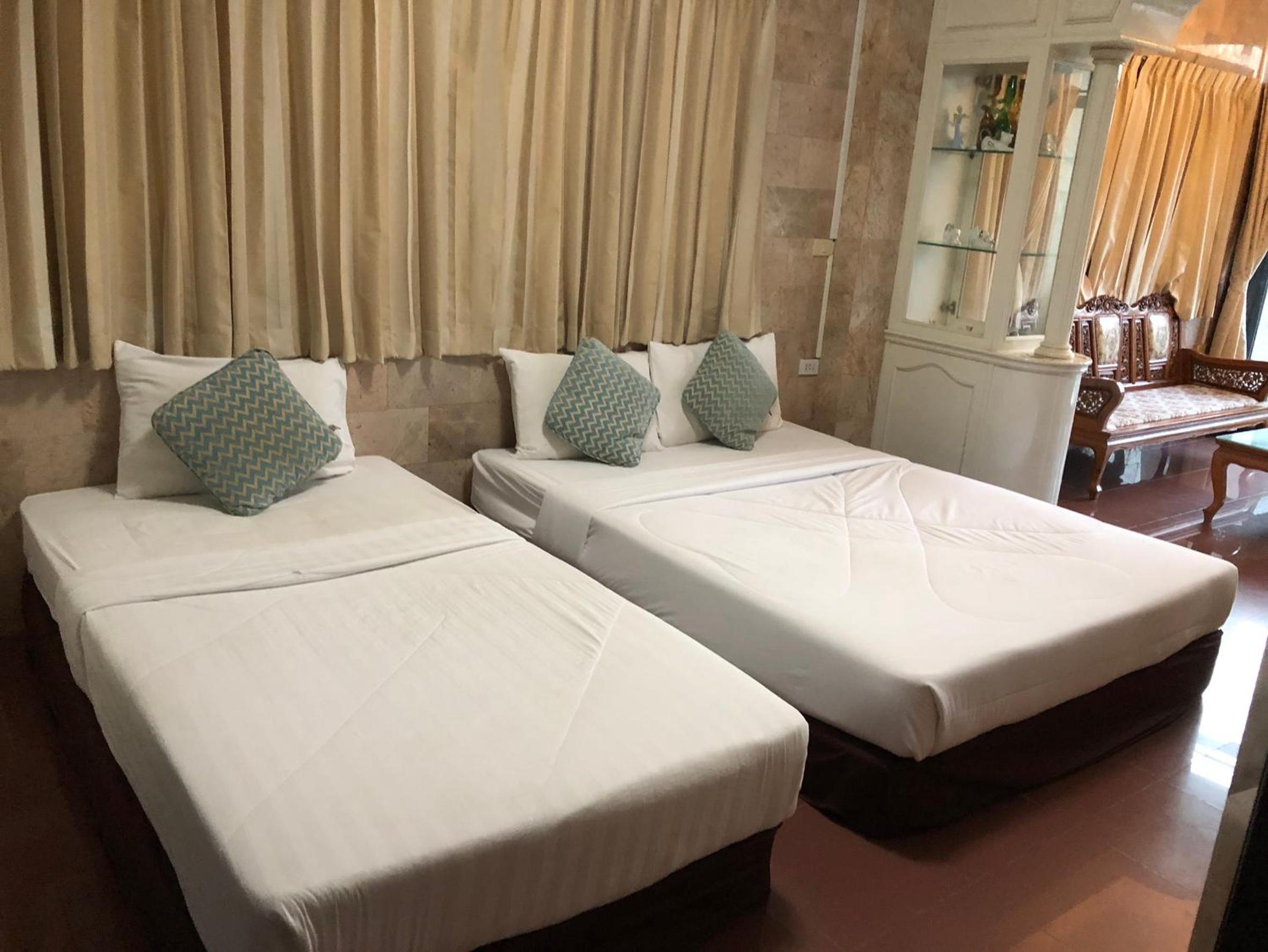 Mixed Dormitory Room photo 3
