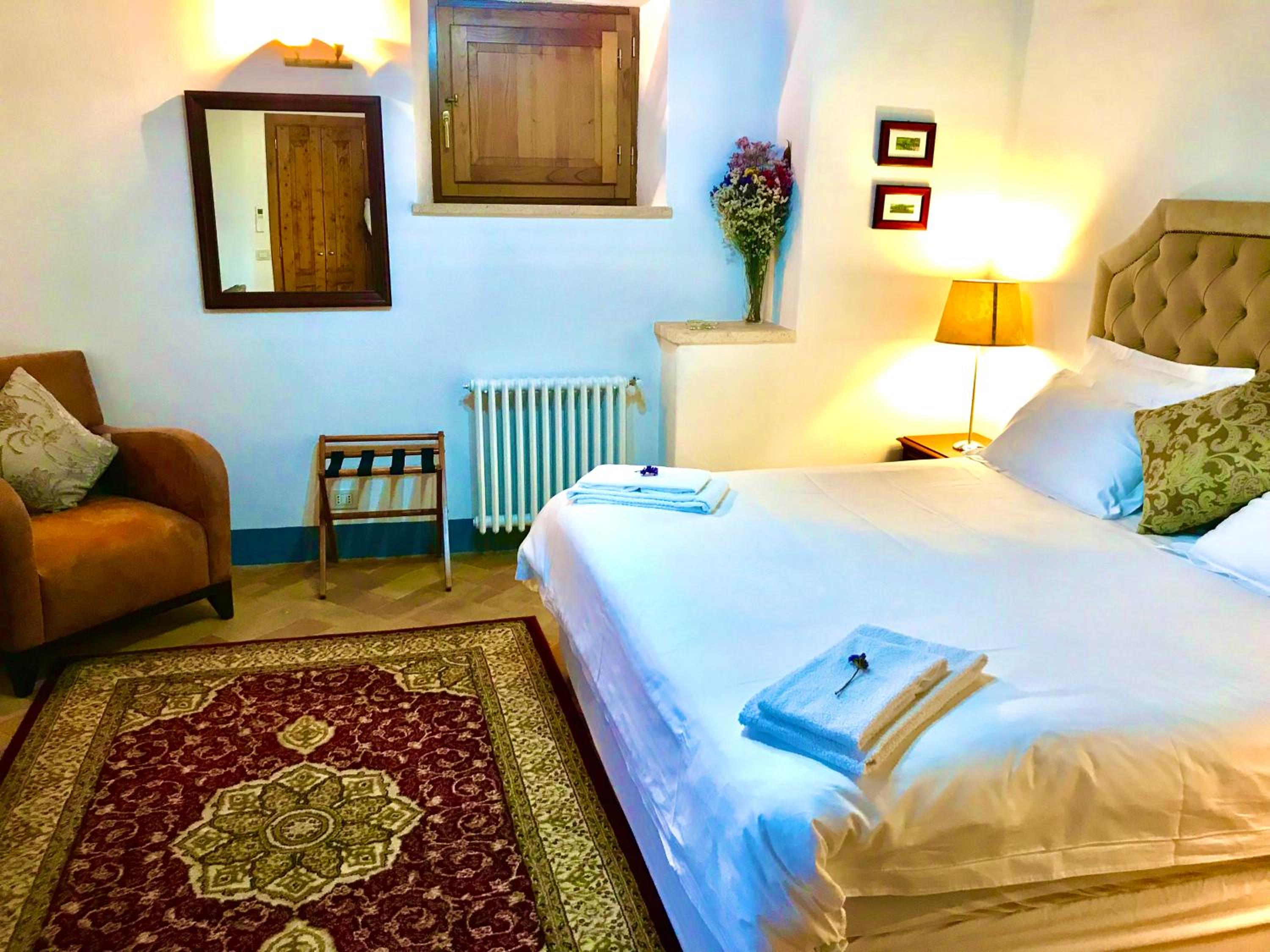 King Room with Mountain View photo 2