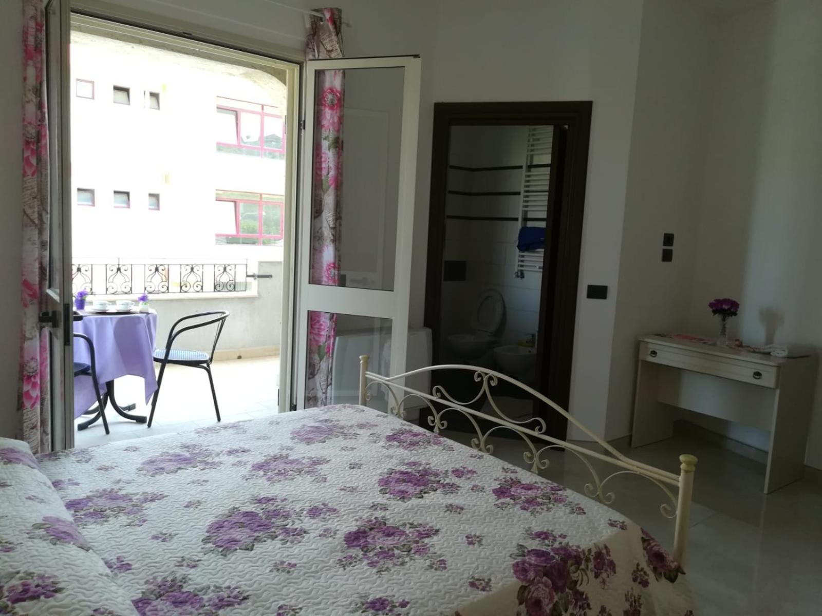 Double Room - Photo 6