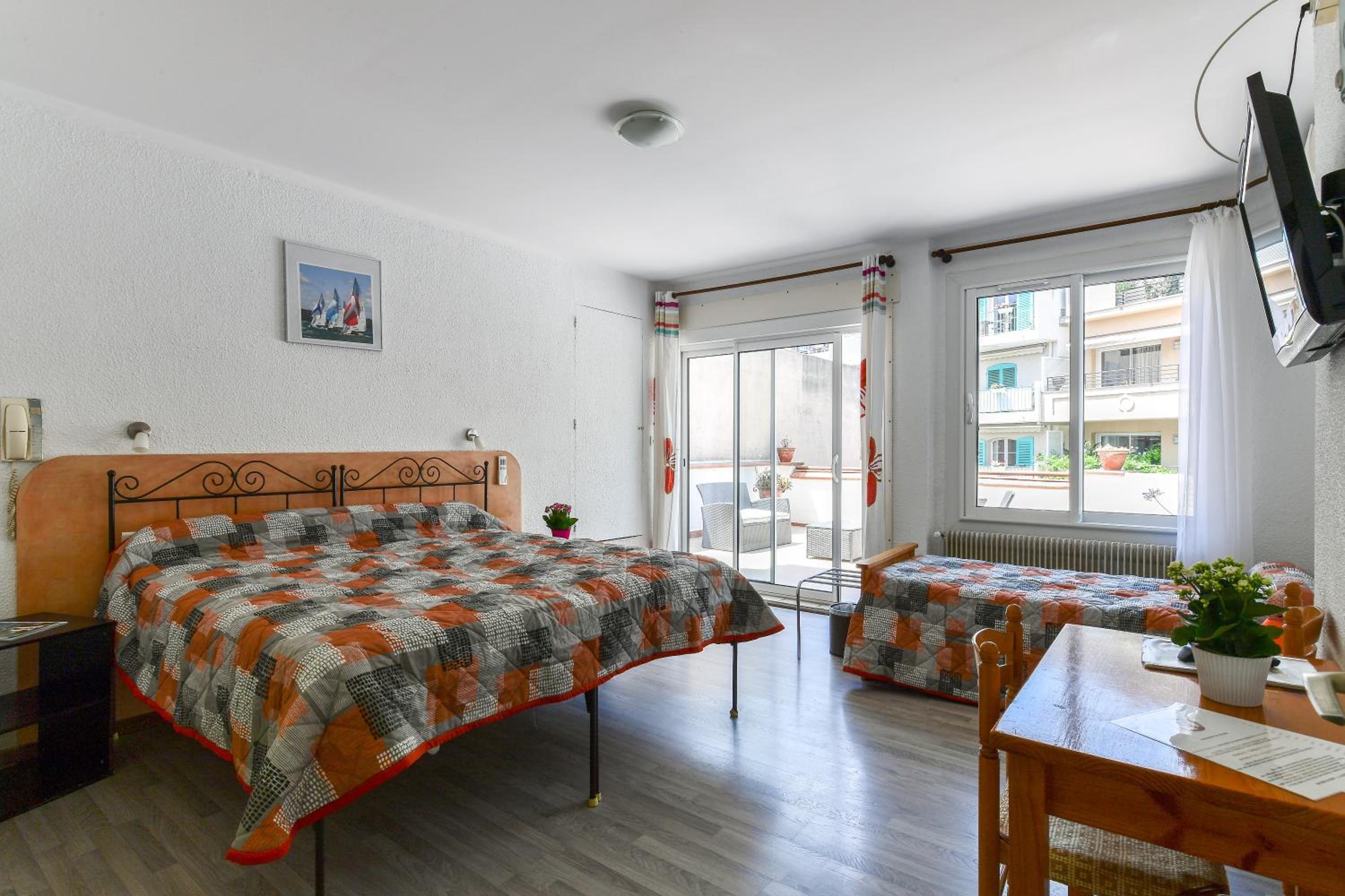 Triple Room with Balcony - Photo 1