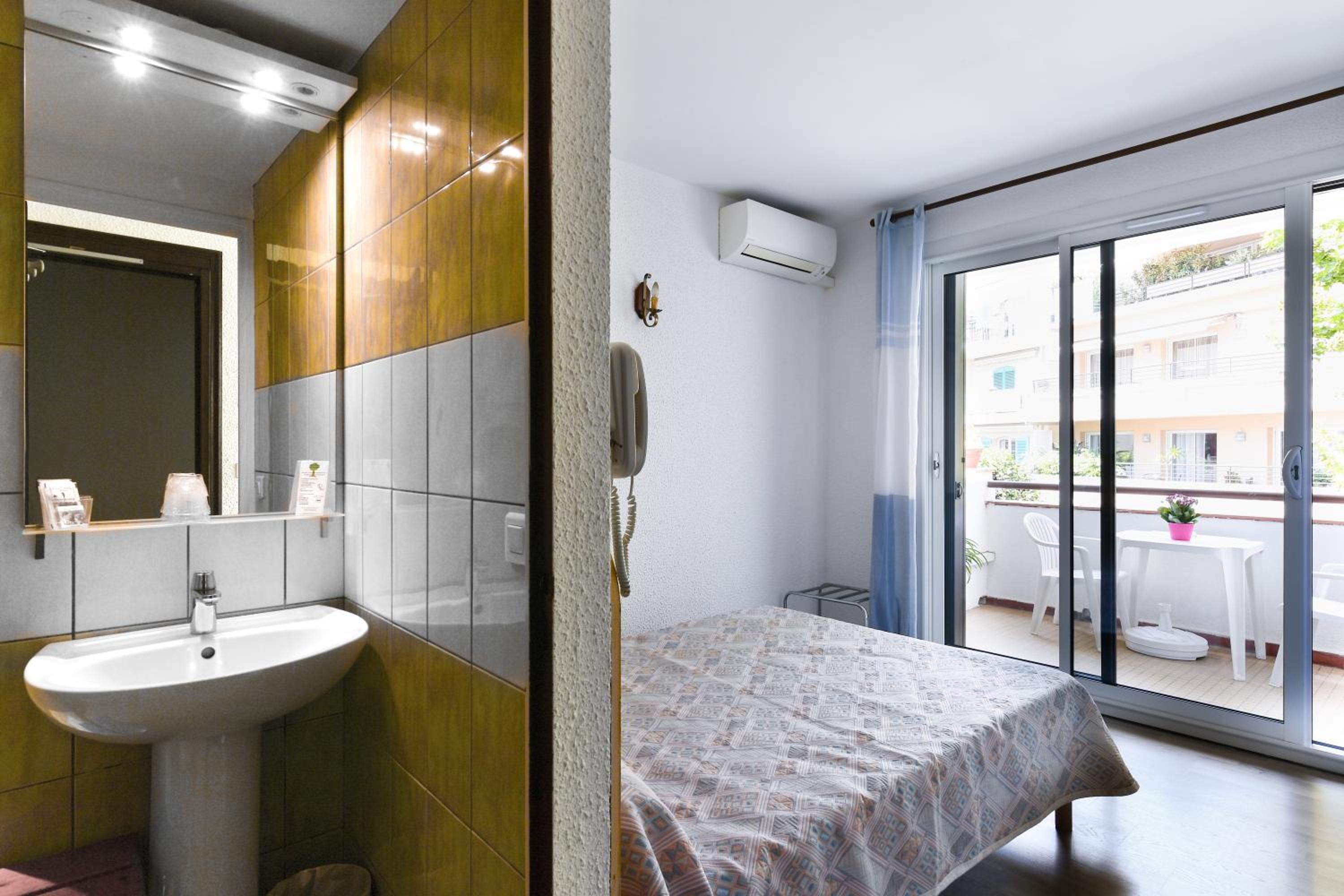Double Room with Terrace - Photo 7