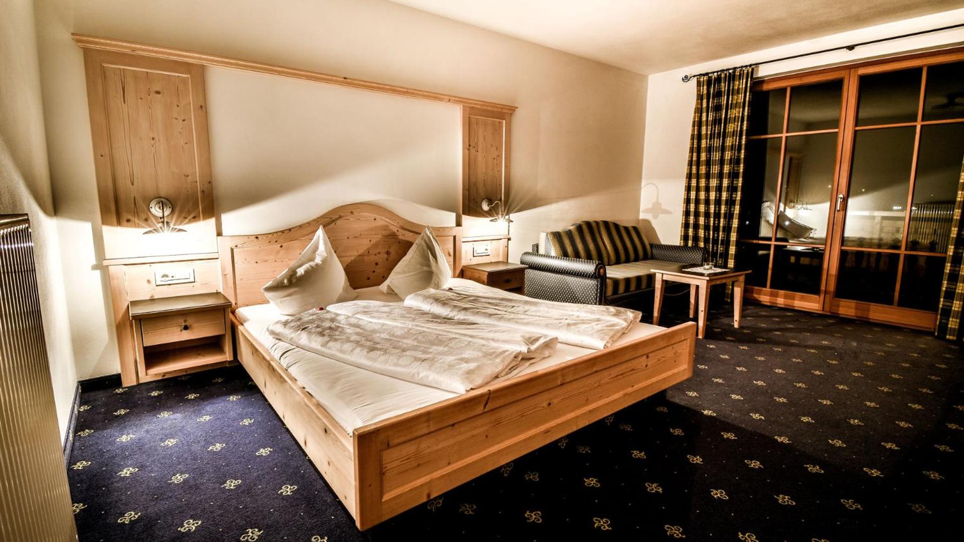 Superior Double Room with King-Size Bed and Balcony