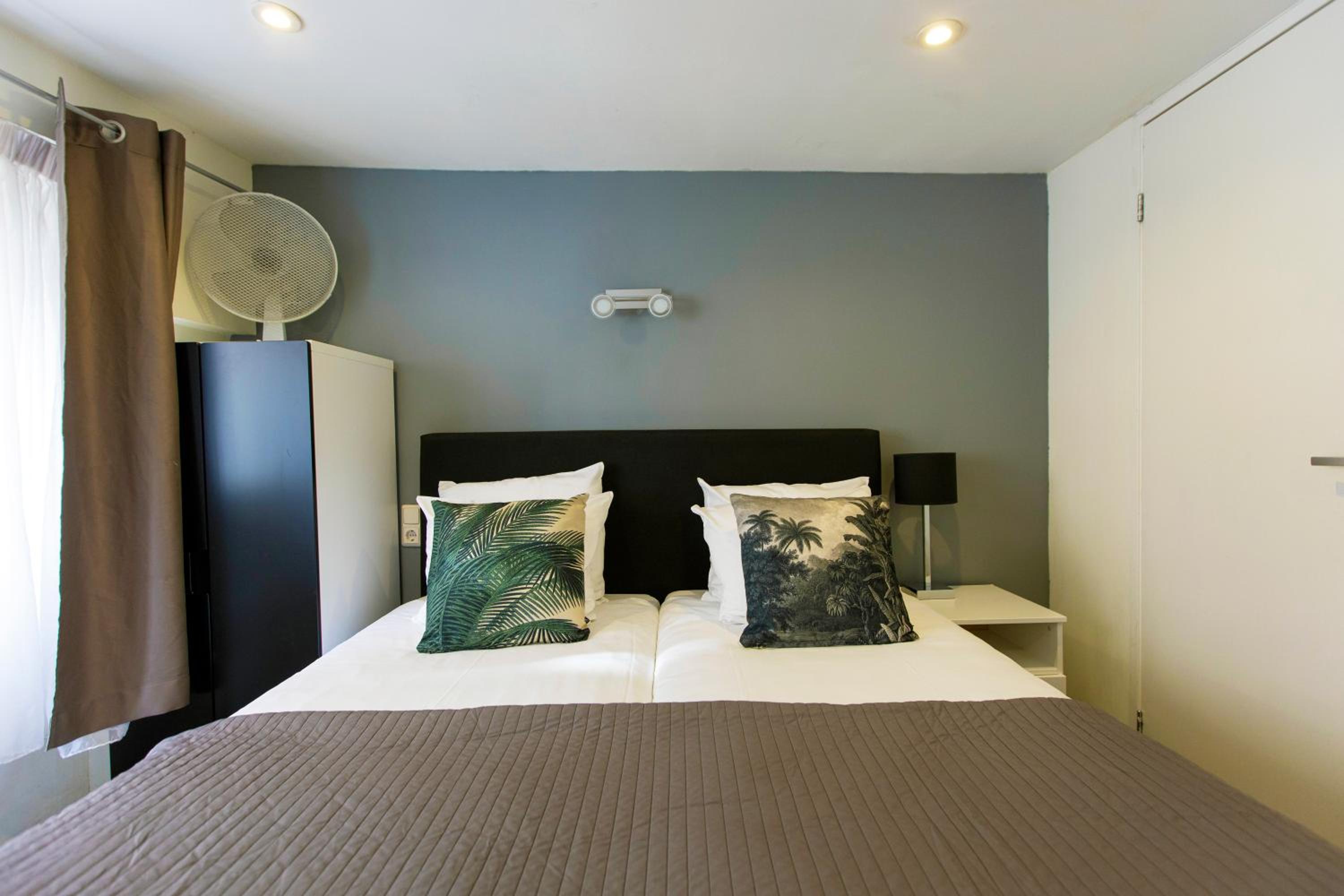 Twin Room with Private Bathroom photo 3