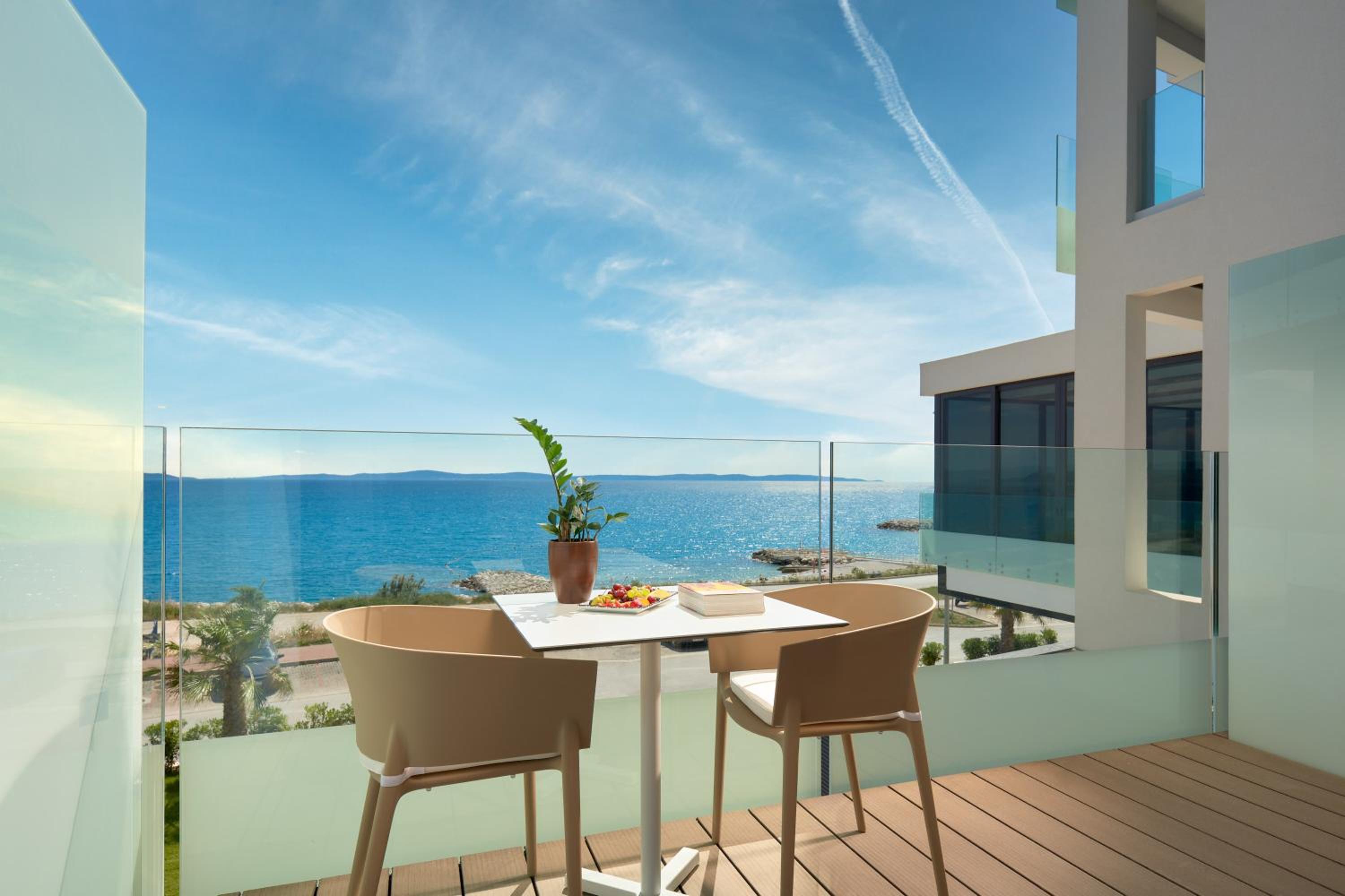 Standard Double or Twin Room with Sea View - Photo 3
