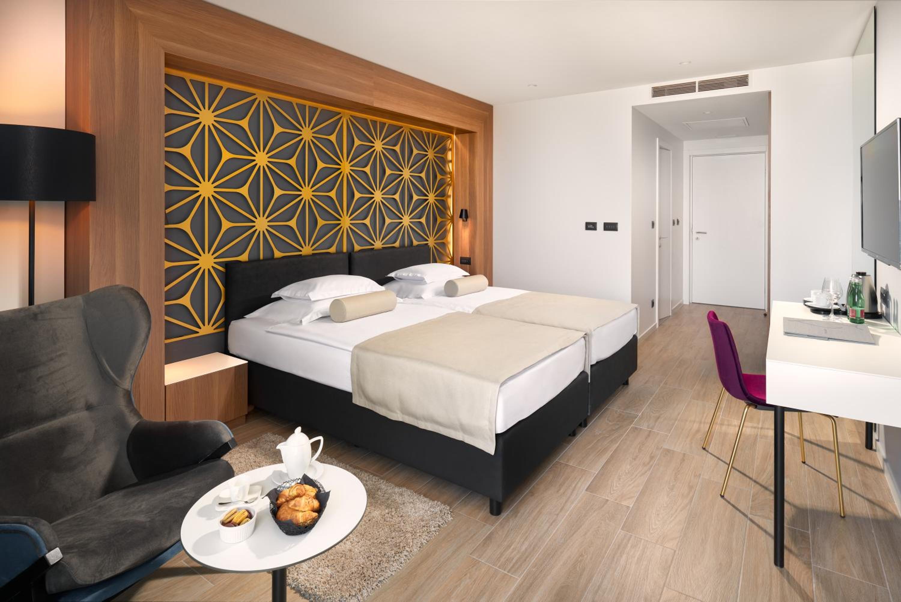 Standard Double or Twin Room - Photo 6