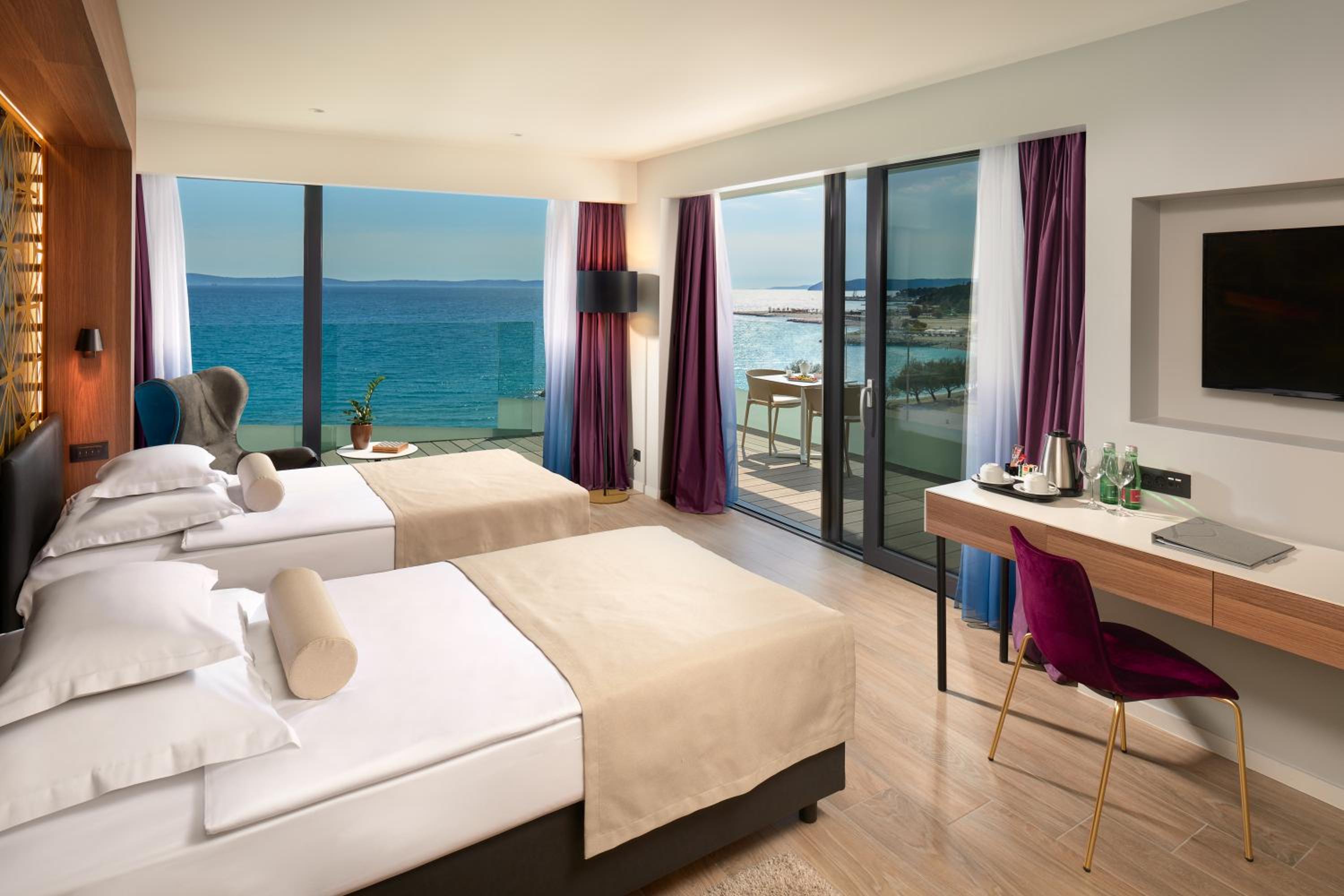 Deluxe Double or Twin Room with Sea View - Photo 1