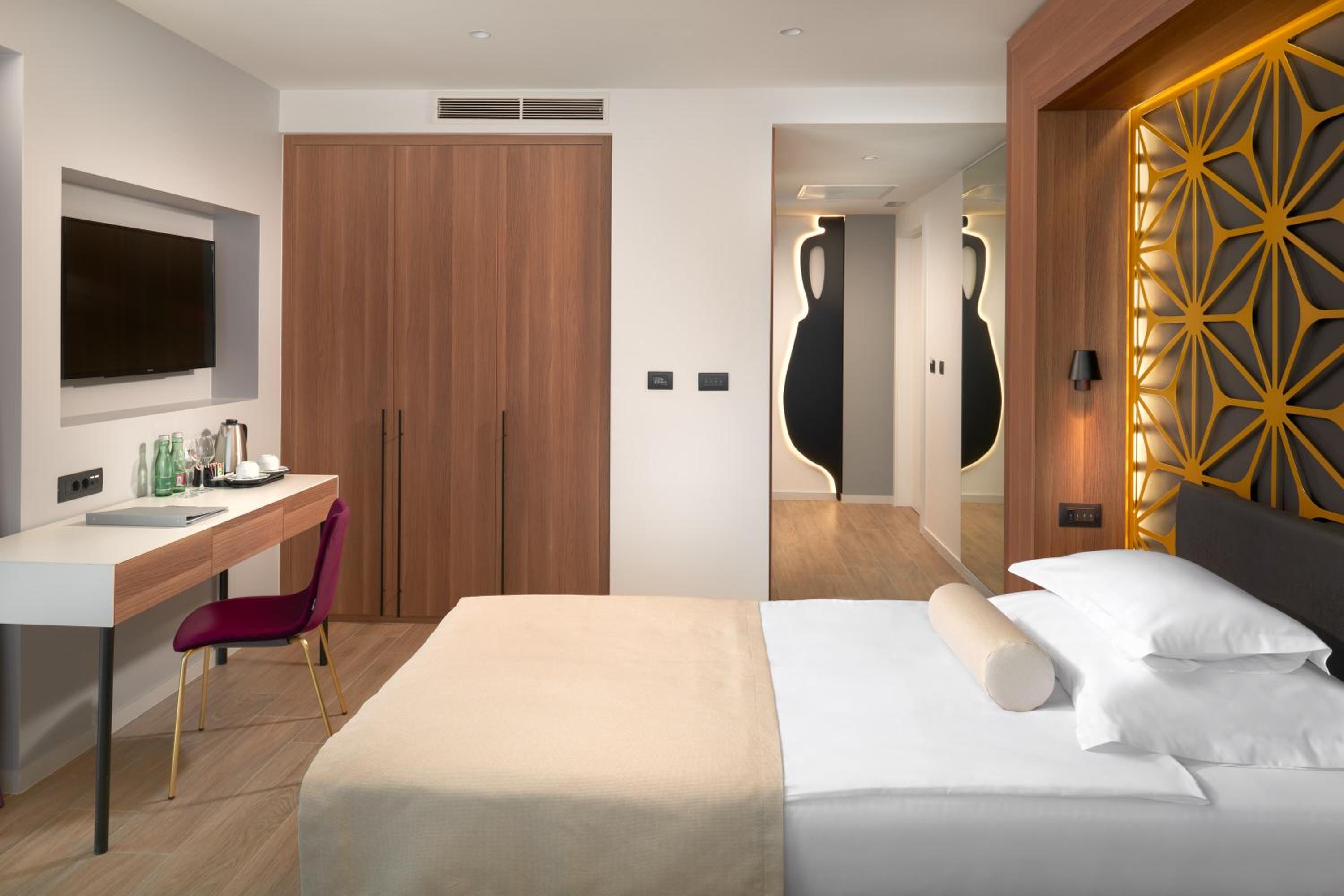 Deluxe Double or Twin Room with Sea View - Photo 3