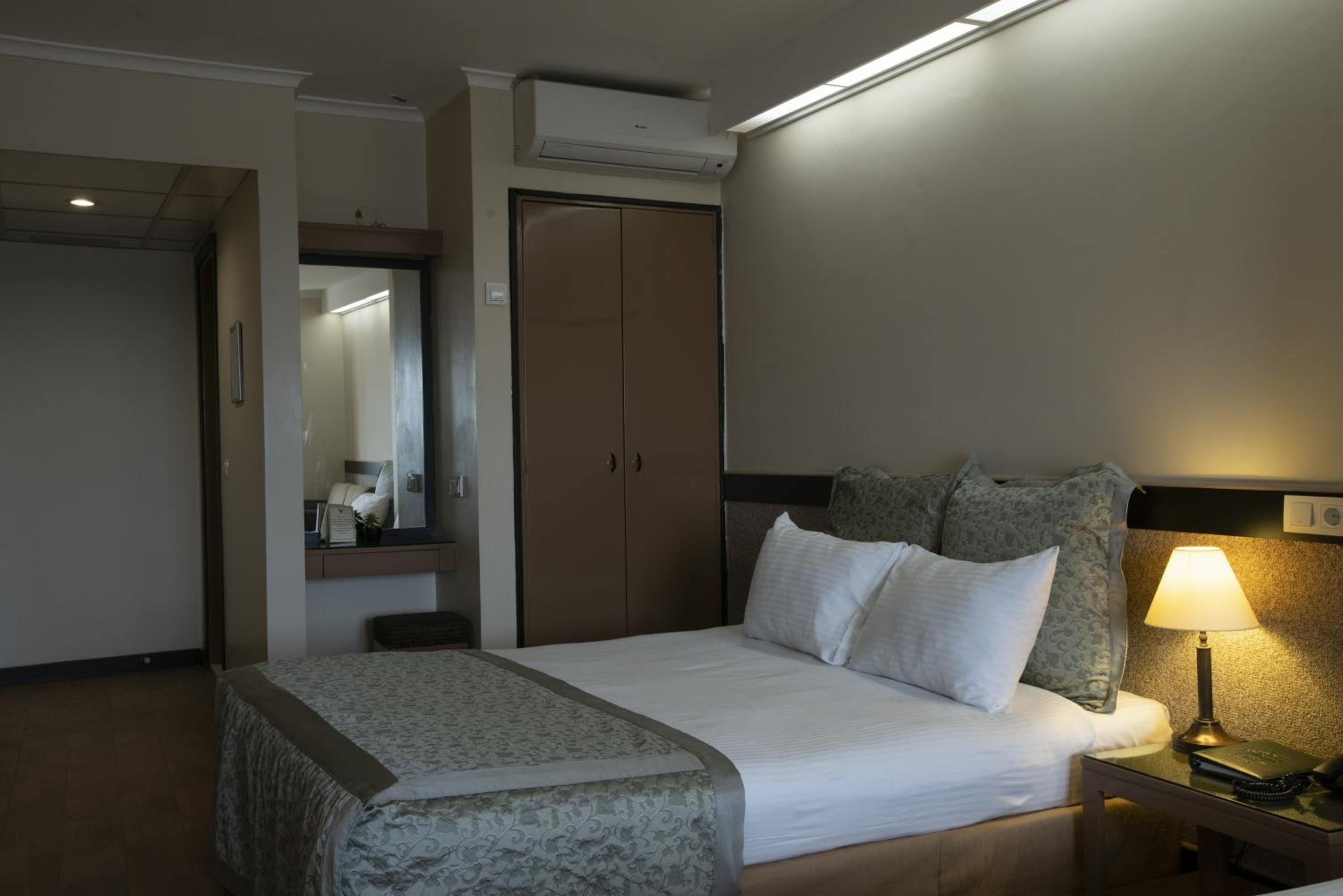 Basic Single Room photo 2