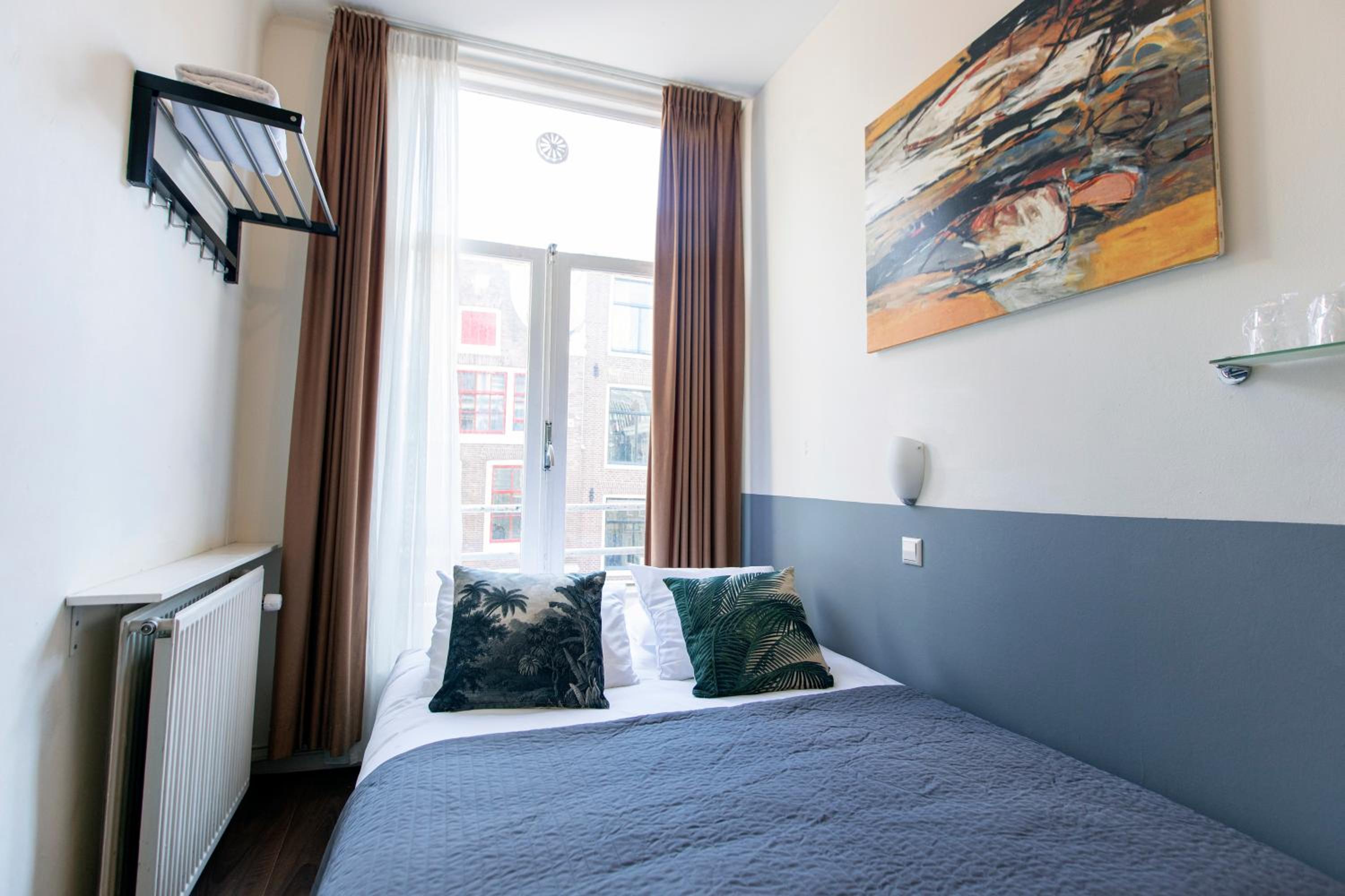 Double Room with Shared Bathroom photo 3