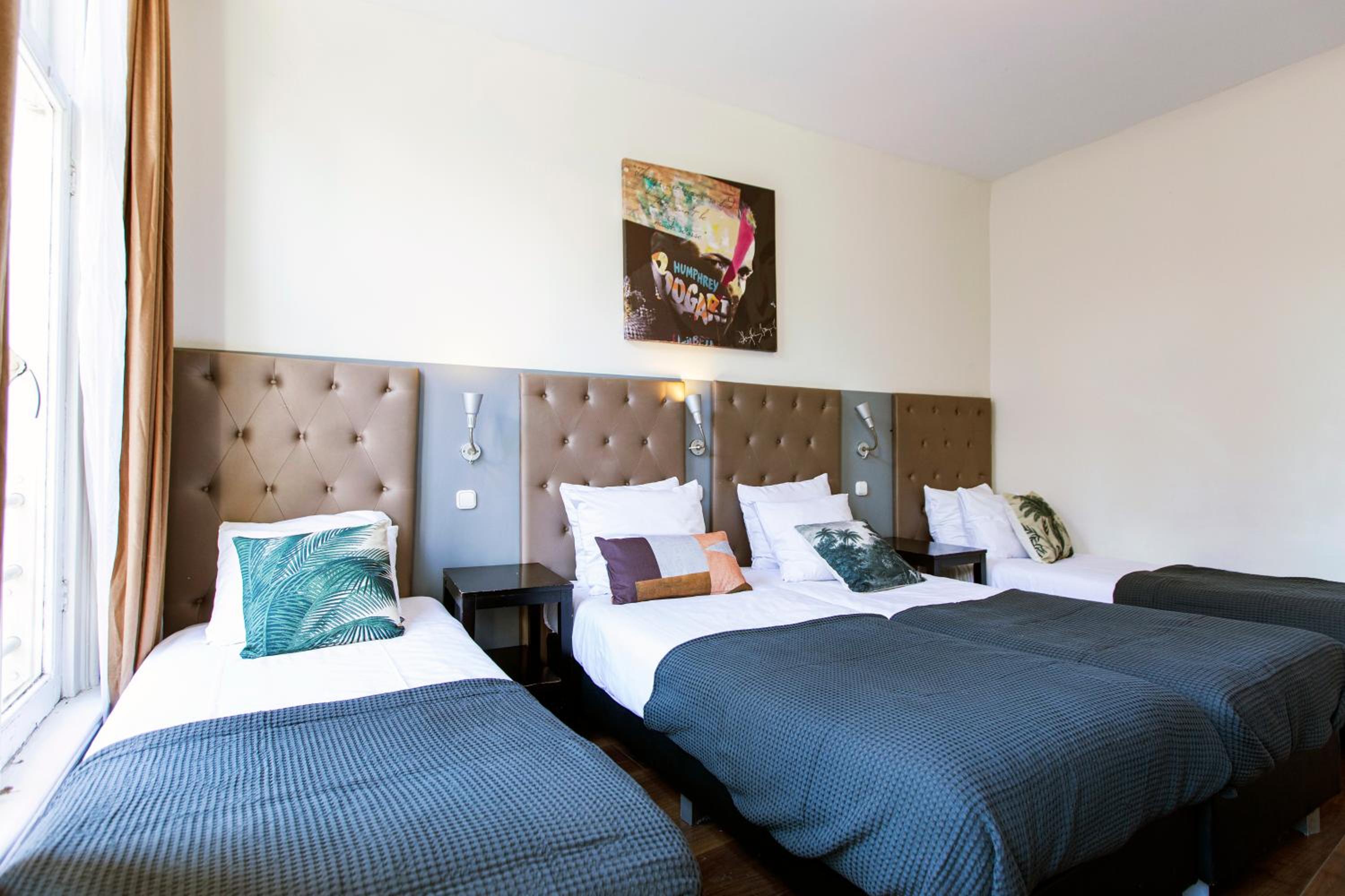 Quadruple Room with Private Bathroom photo 2