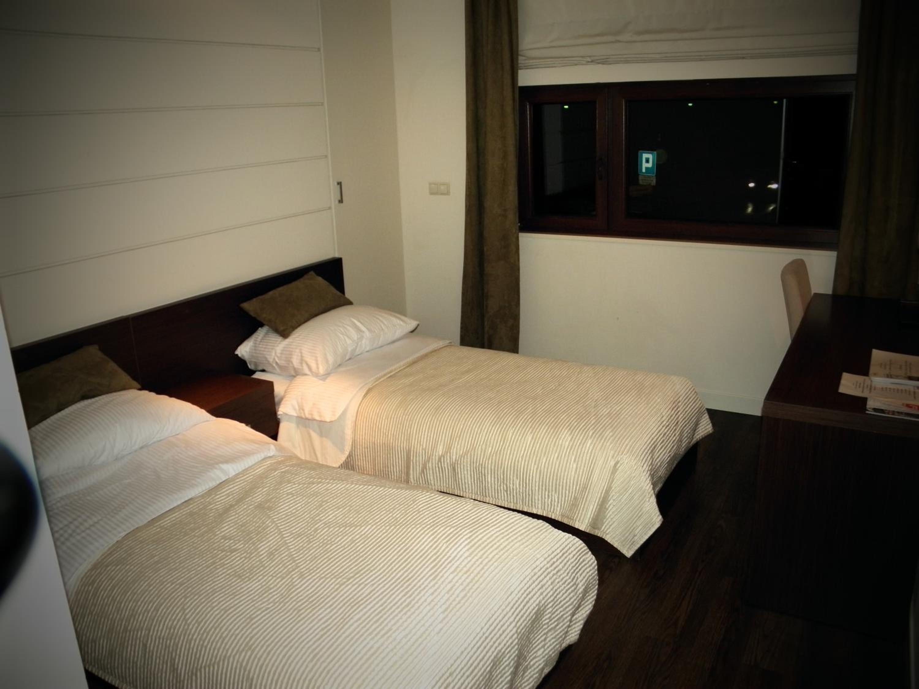 Twin Room with Bathroom photo 3