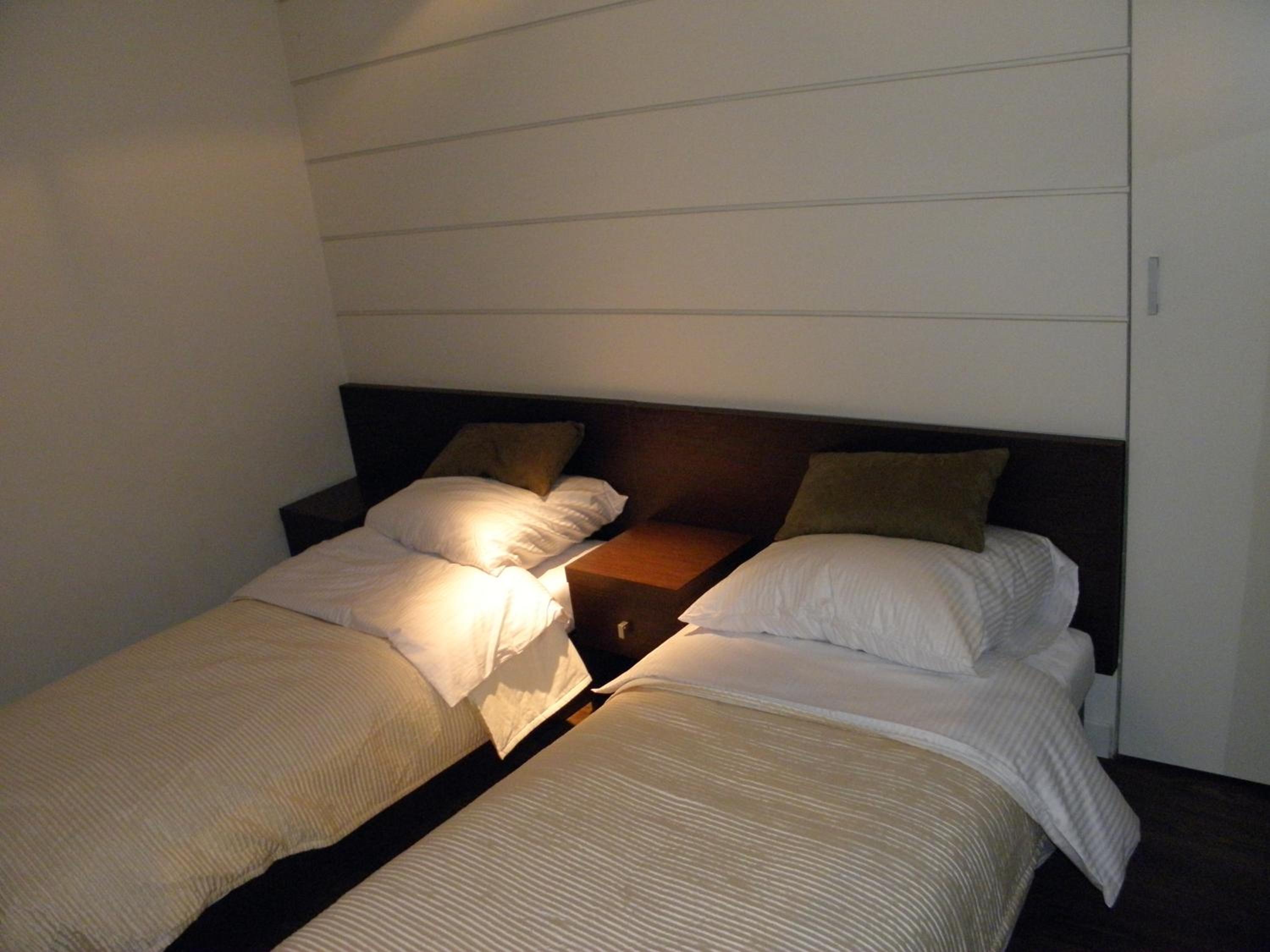 Twin Room with Bathroom photo 1