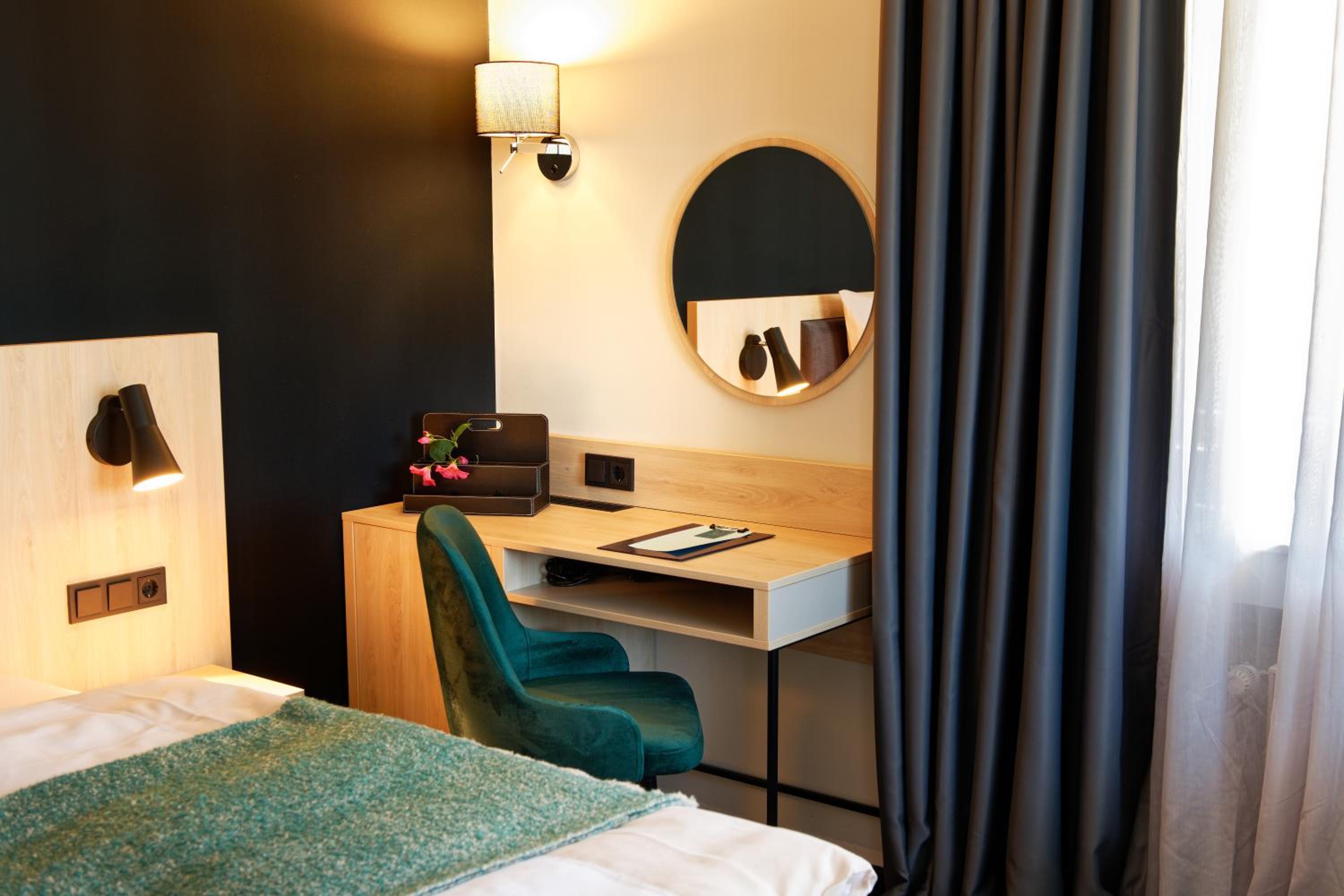 Small Double Room - Photo 3