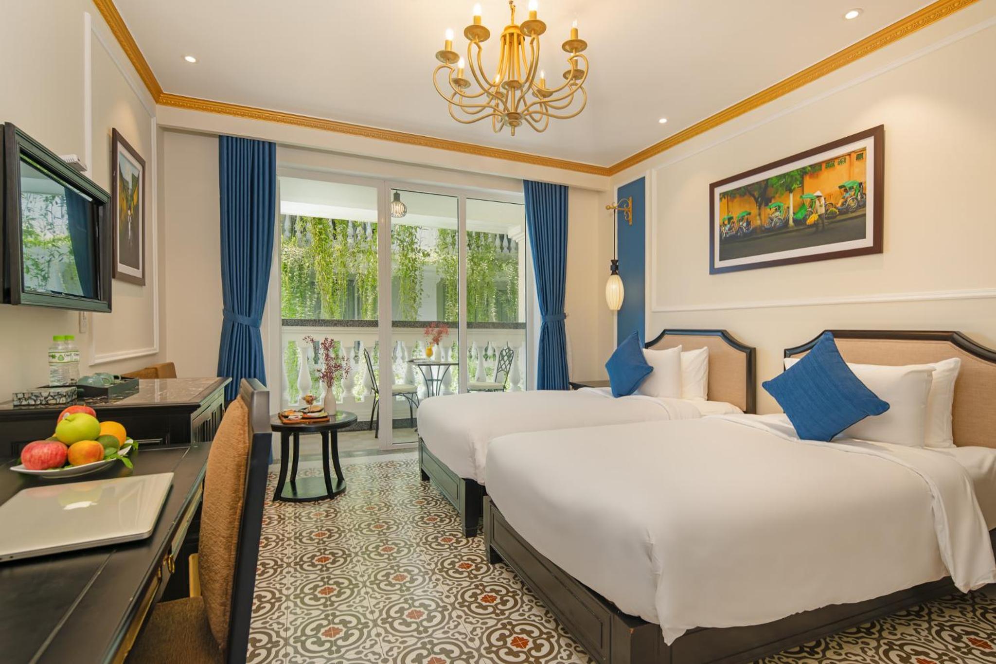 Deluxe Room Balcony & Pool View - Photo 4