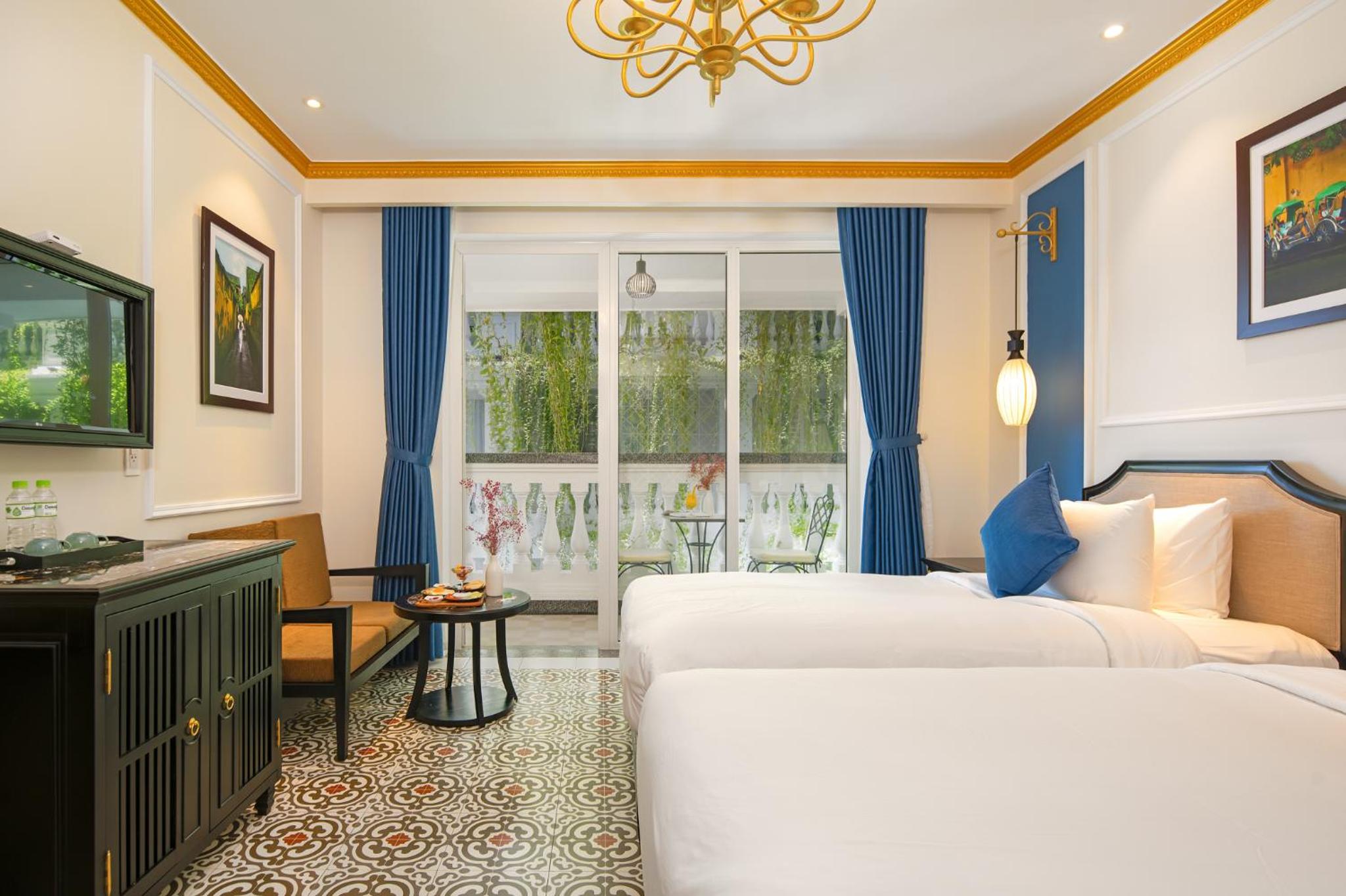Deluxe Room Balcony & Pool View - Photo 5